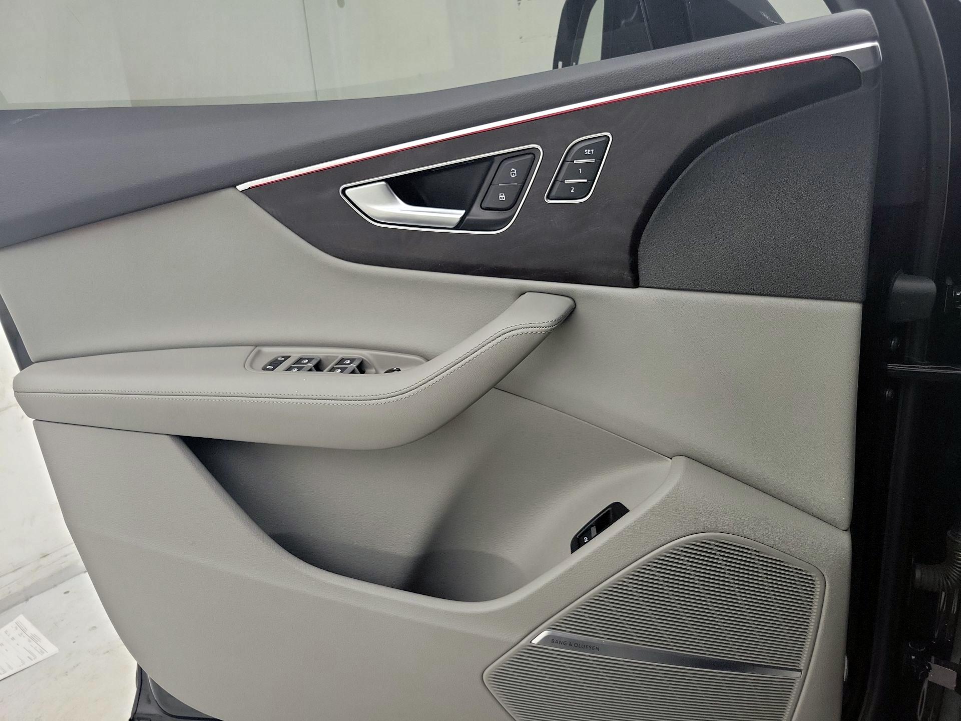 Thumbnail: 2023 Audi Q7 - 12