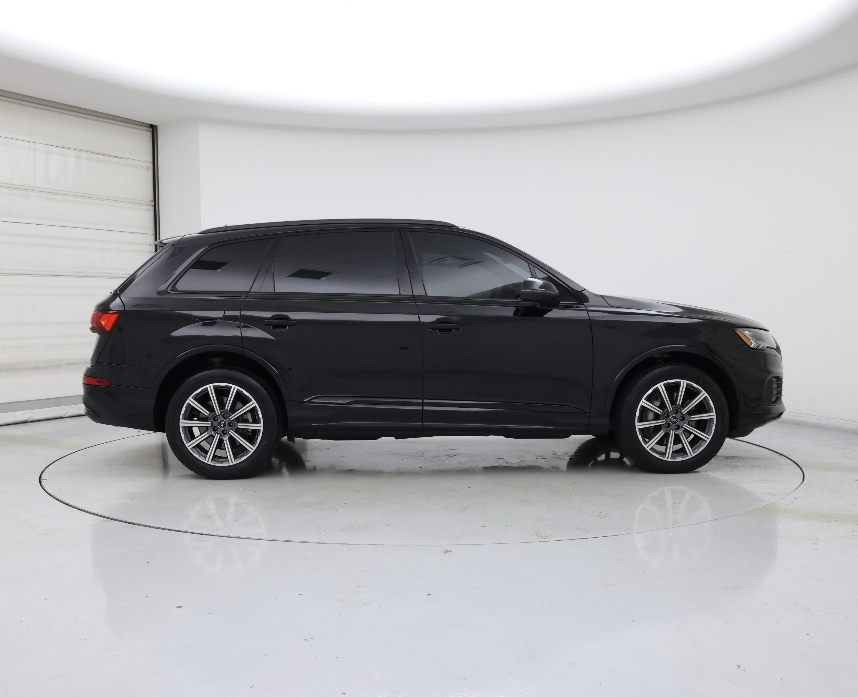 Thumbnail: 2023 Audi Q7 - 7