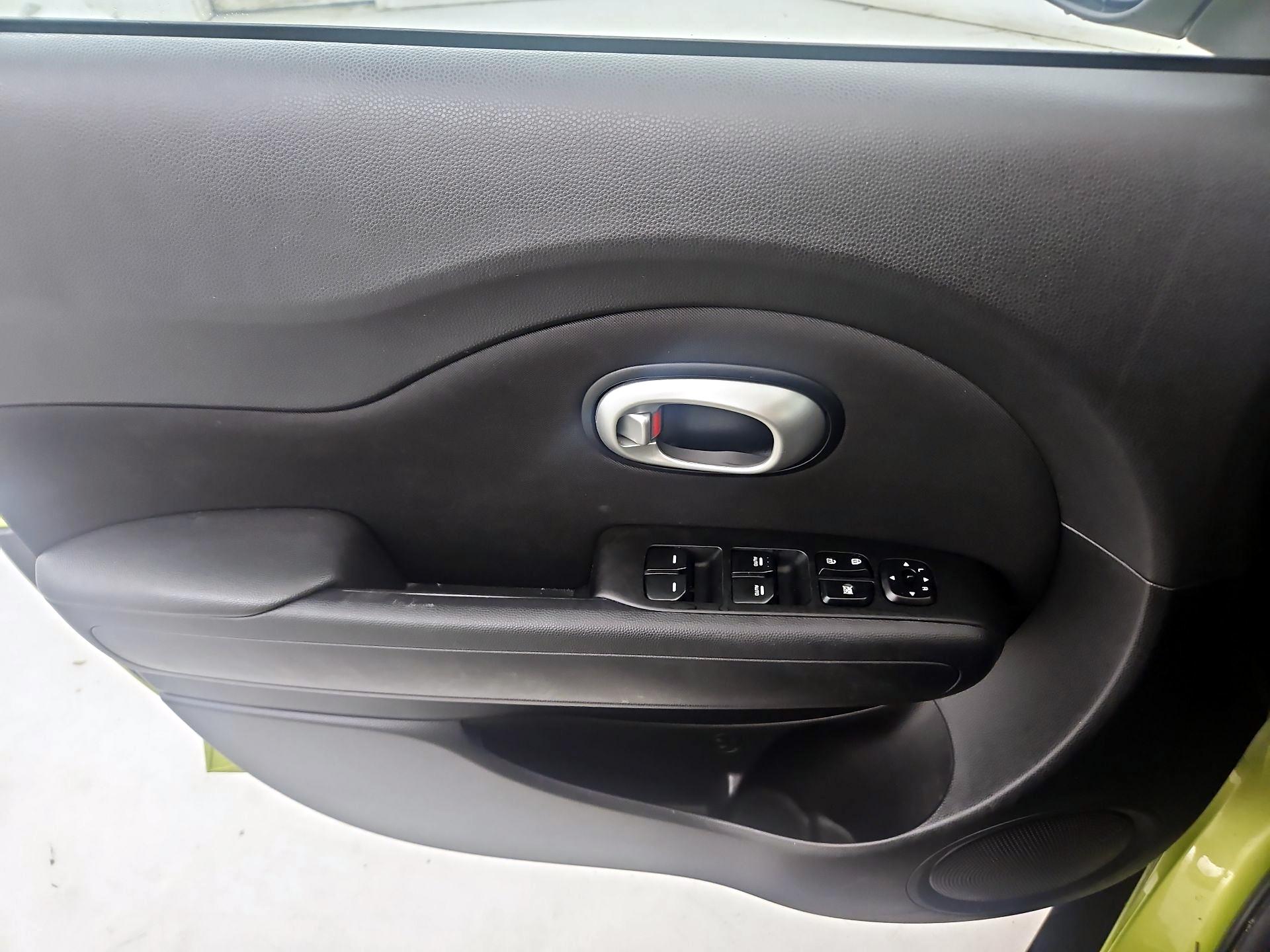 Thumbnail: 2015 Kia Soul - 12