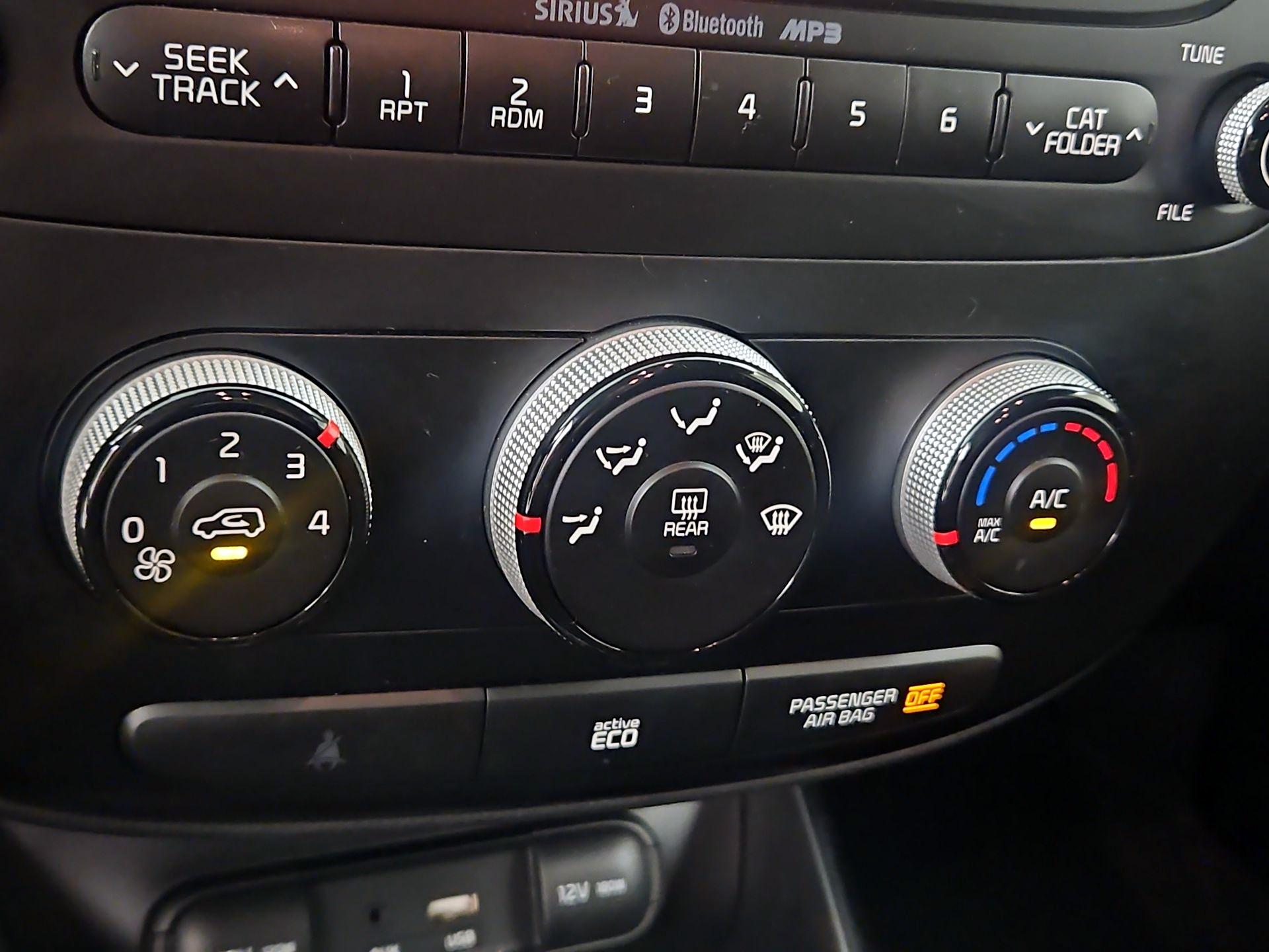 Thumbnail: 2015 Kia Soul - 15