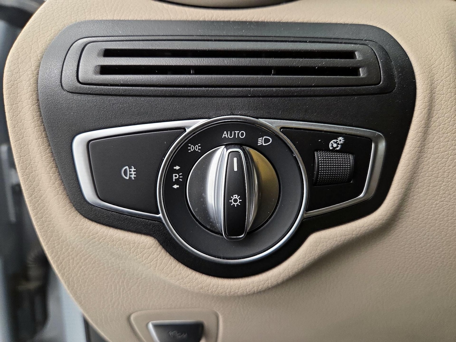 2022 Mercedes-Benz GLC GLC300 - Photo 14