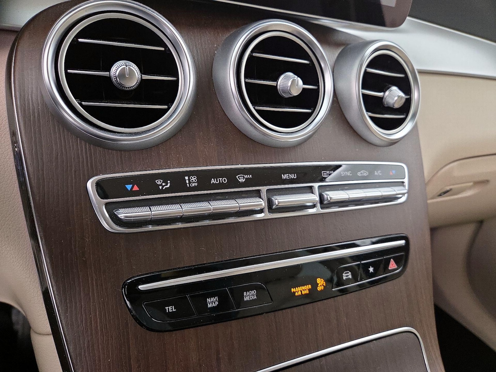 2022 Mercedes-Benz GLC GLC300 - Photo 18