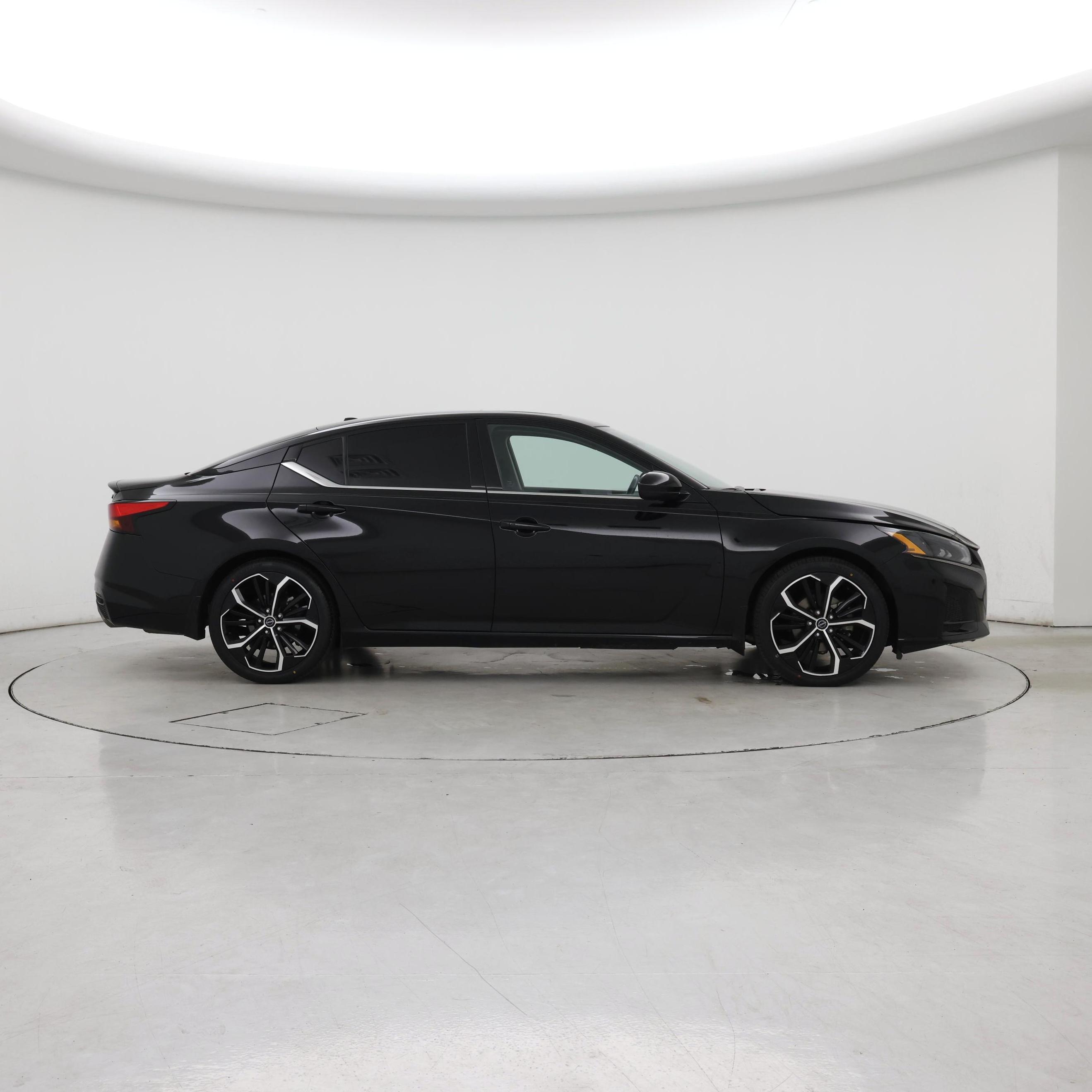 Thumbnail: 2023 Nissan Altima - 7