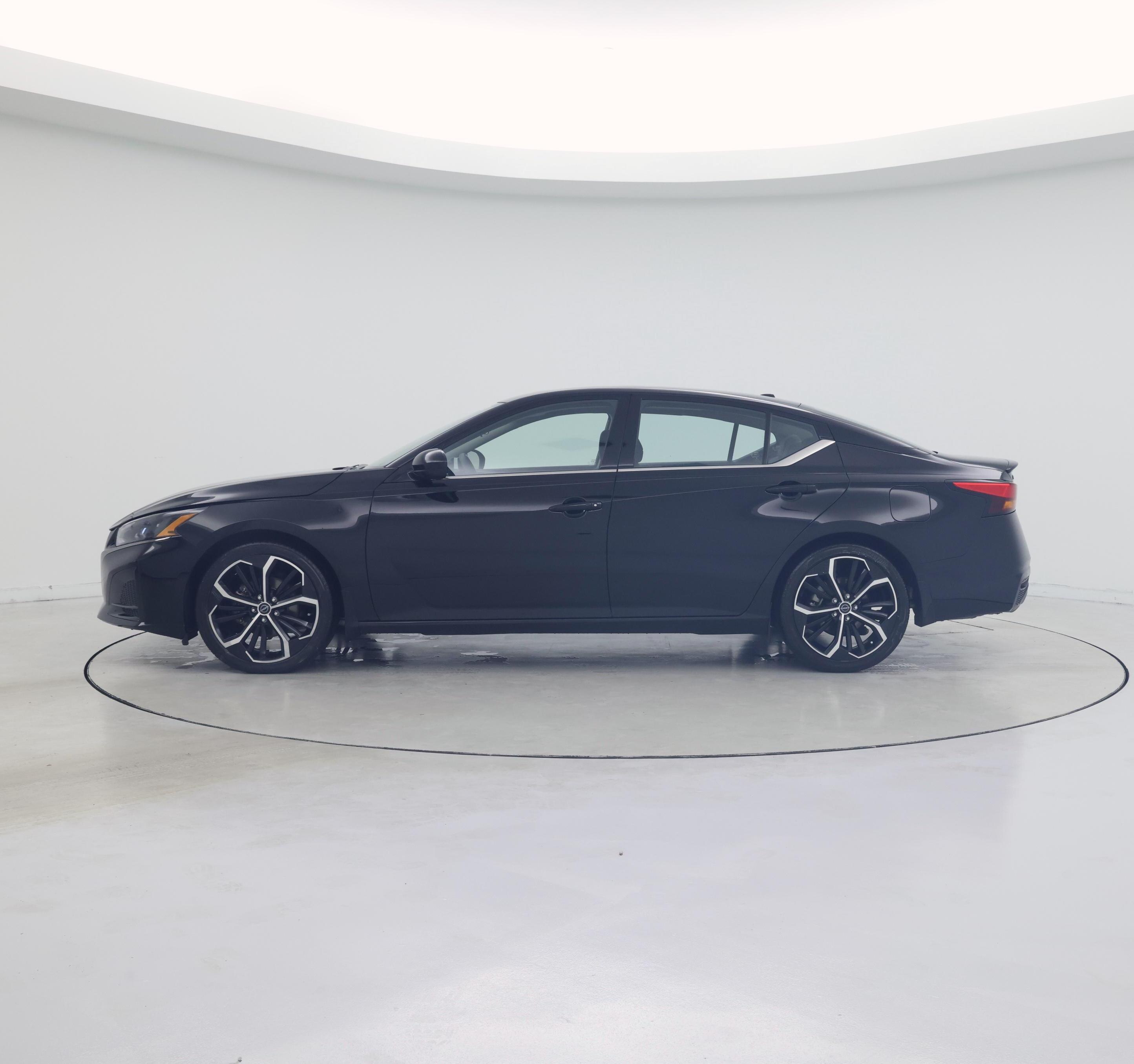 Thumbnail: 2023 Nissan Altima - 3