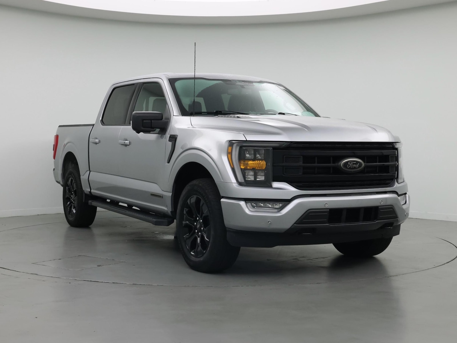 2023 Ford F-150 XLT - Photo 2