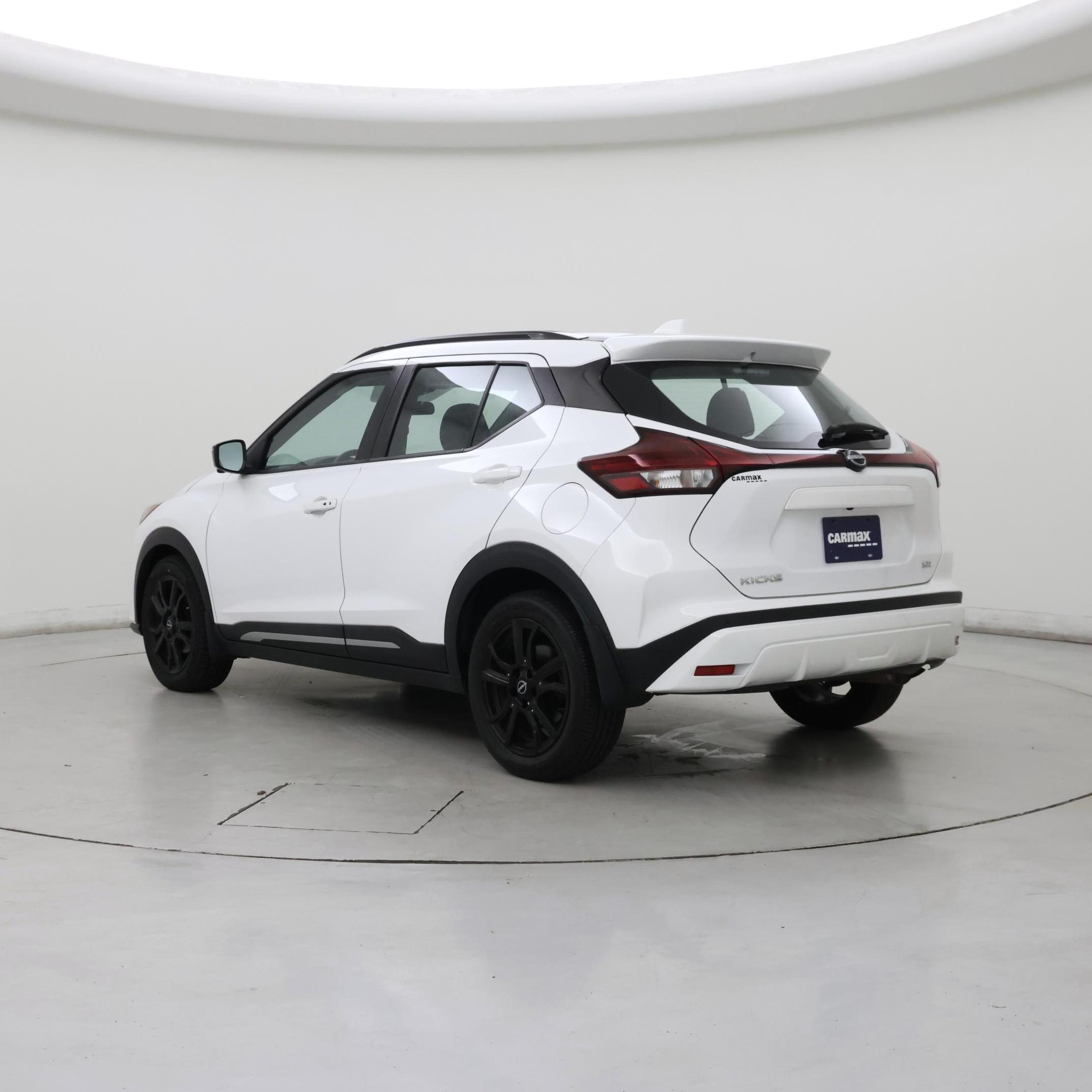 Thumbnail: 2023 Nissan Kicks - 2