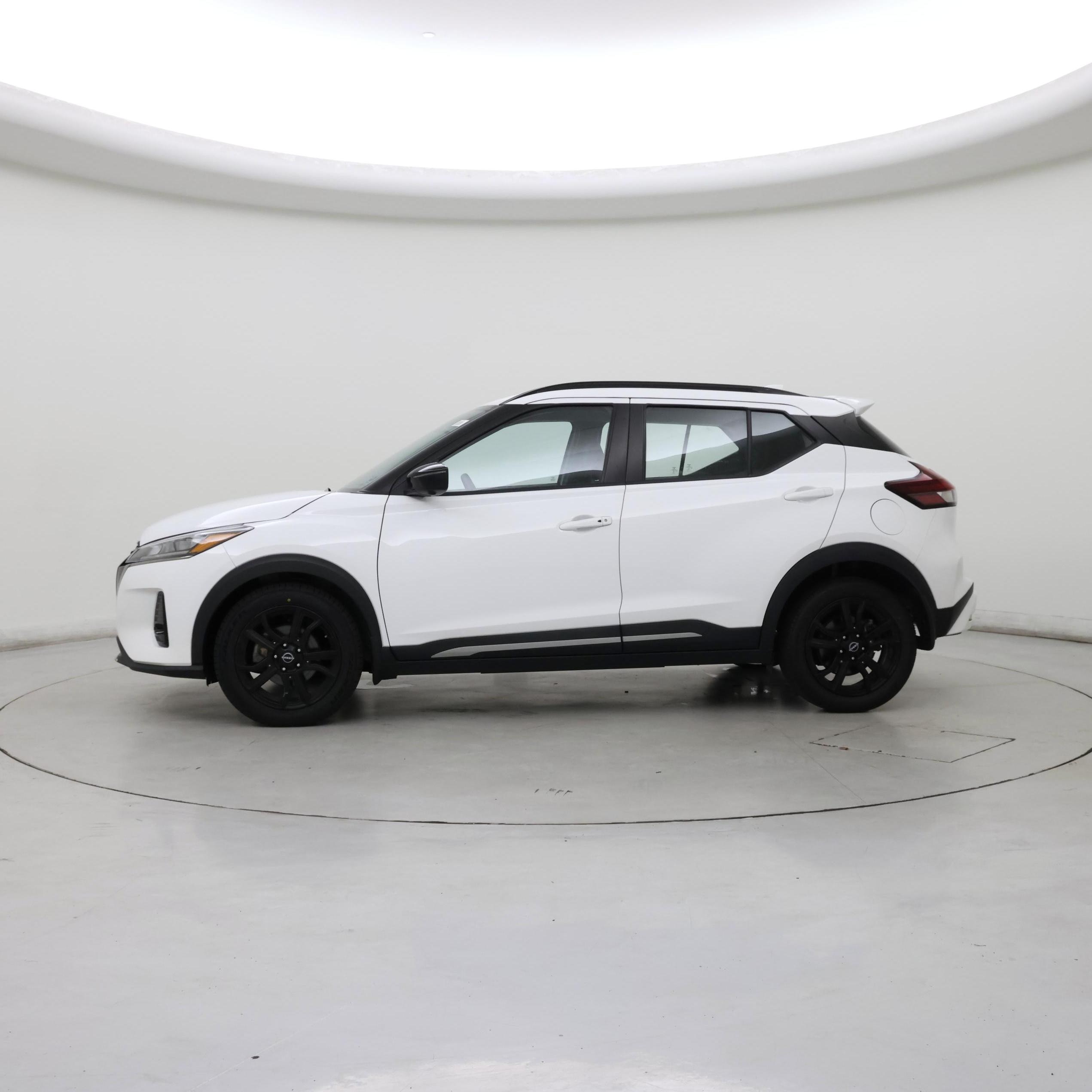 Thumbnail: 2023 Nissan Kicks - 3