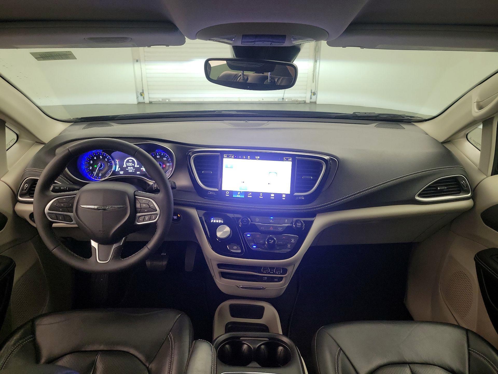 Thumbnail: 2022 Chrysler Pacifica - 9
