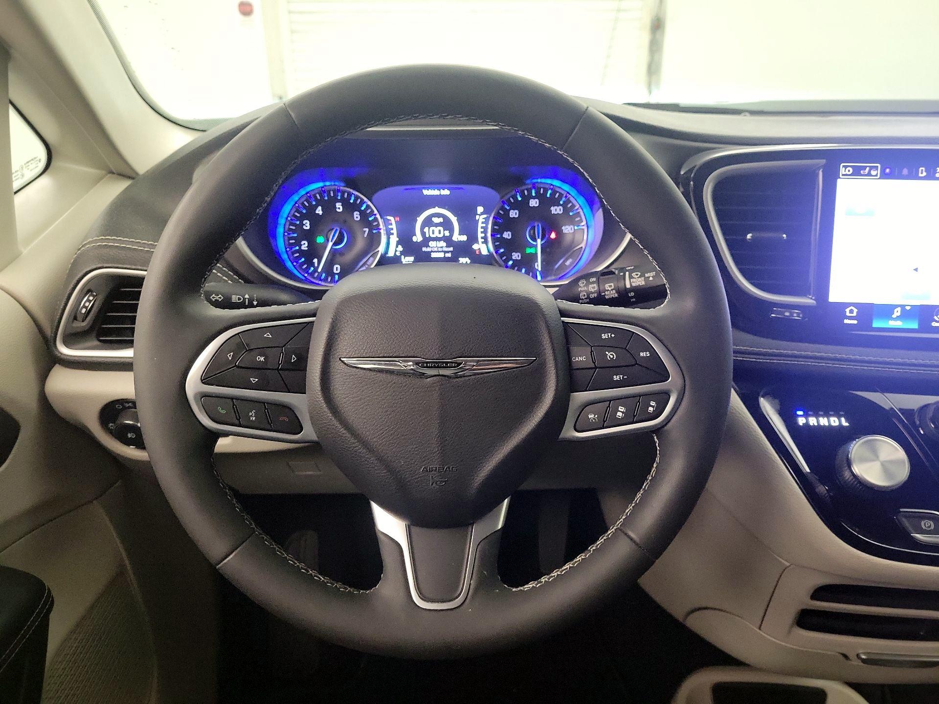 Thumbnail: 2022 Chrysler Pacifica - 10