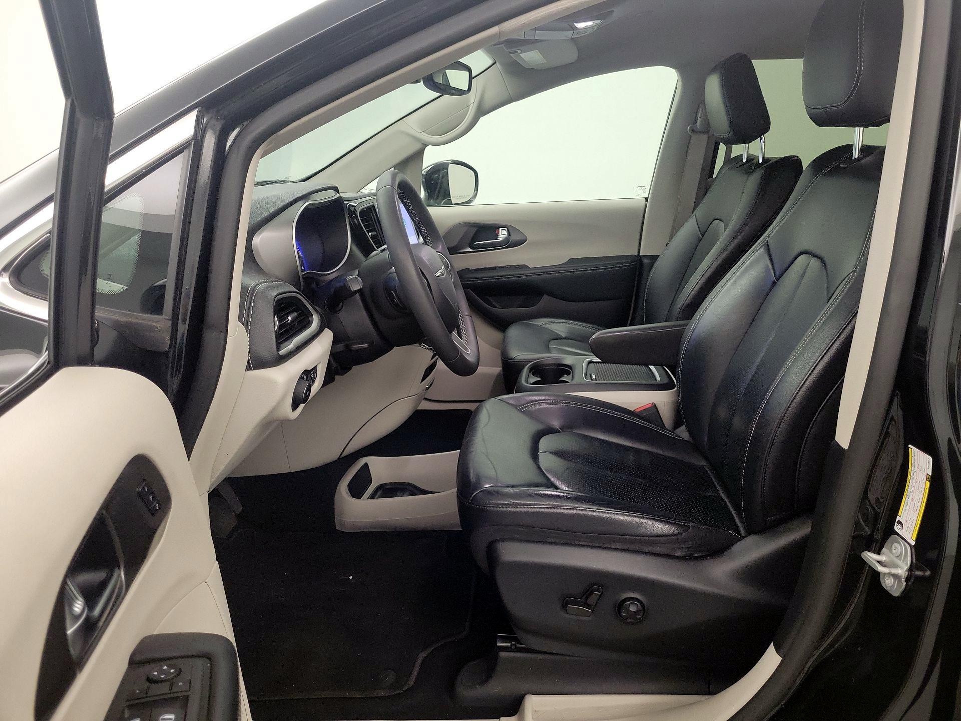 Thumbnail: 2022 Chrysler Pacifica - 11