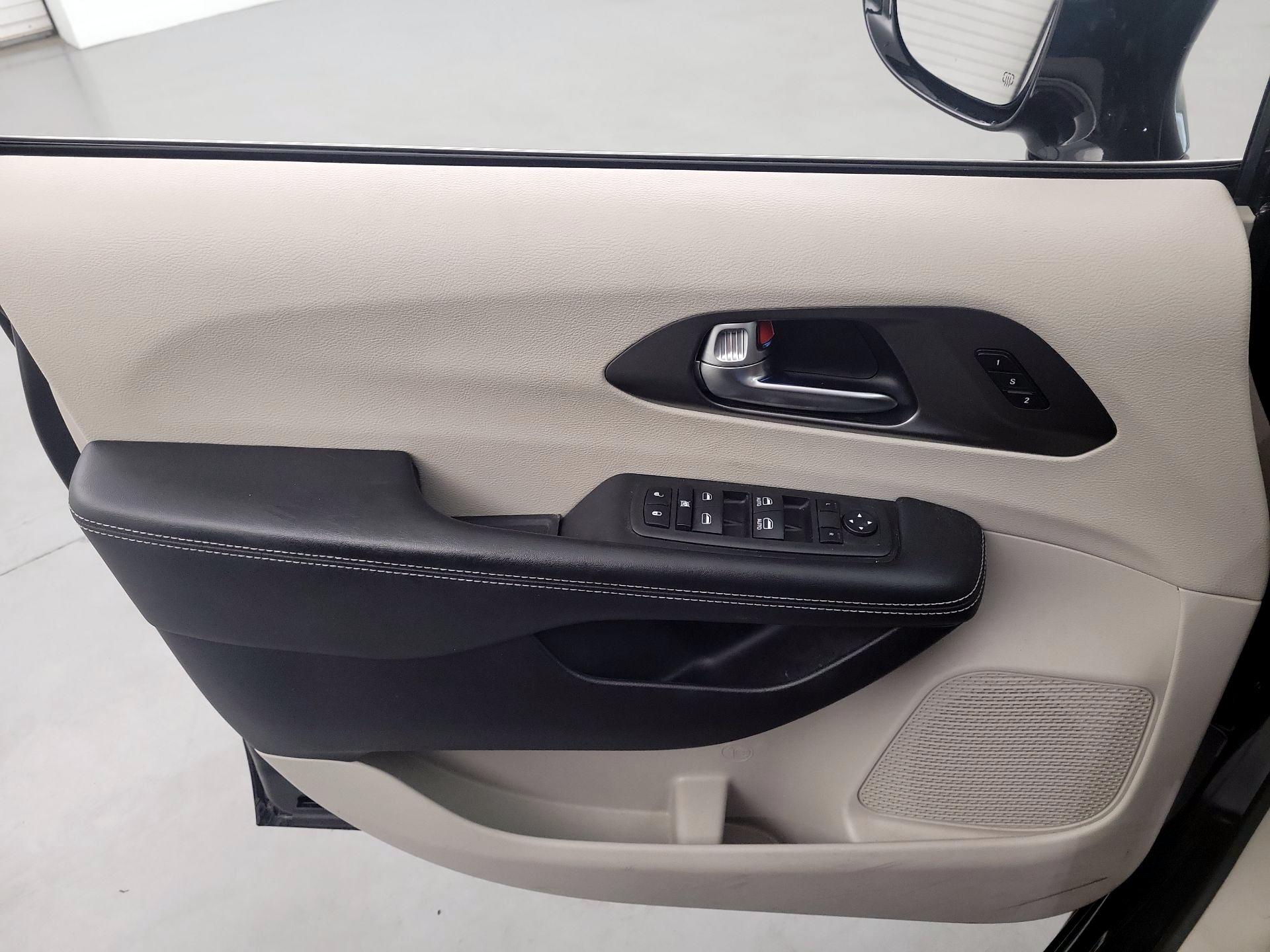 Thumbnail: 2022 Chrysler Pacifica - 12