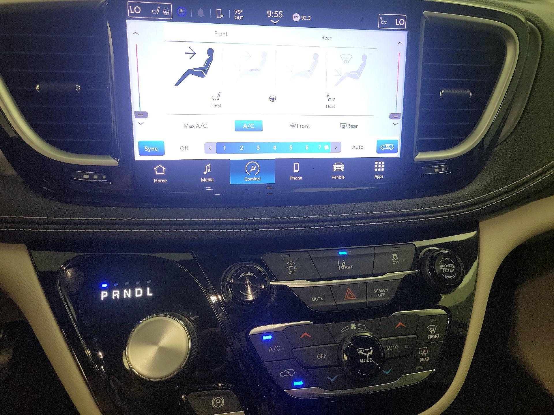 Thumbnail: 2022 Chrysler Pacifica - 16