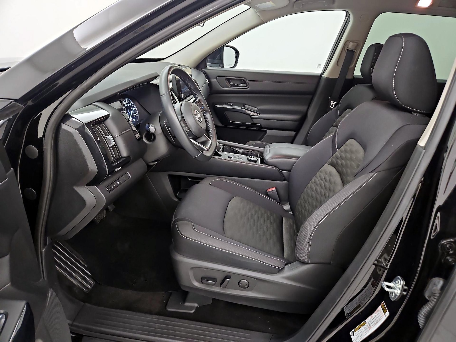 2024 Nissan Pathfinder SV - Photo 12
