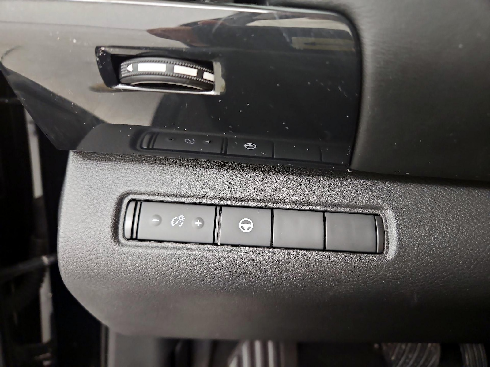 2024 Nissan Pathfinder SV - Photo 14