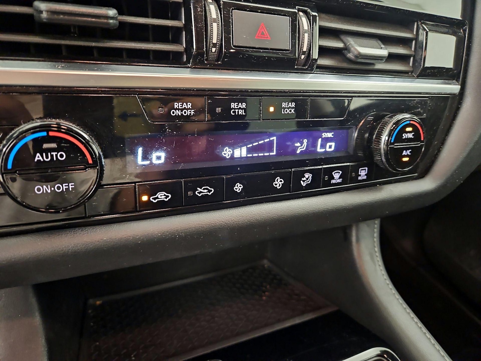 2024 Nissan Pathfinder SV - Photo 17