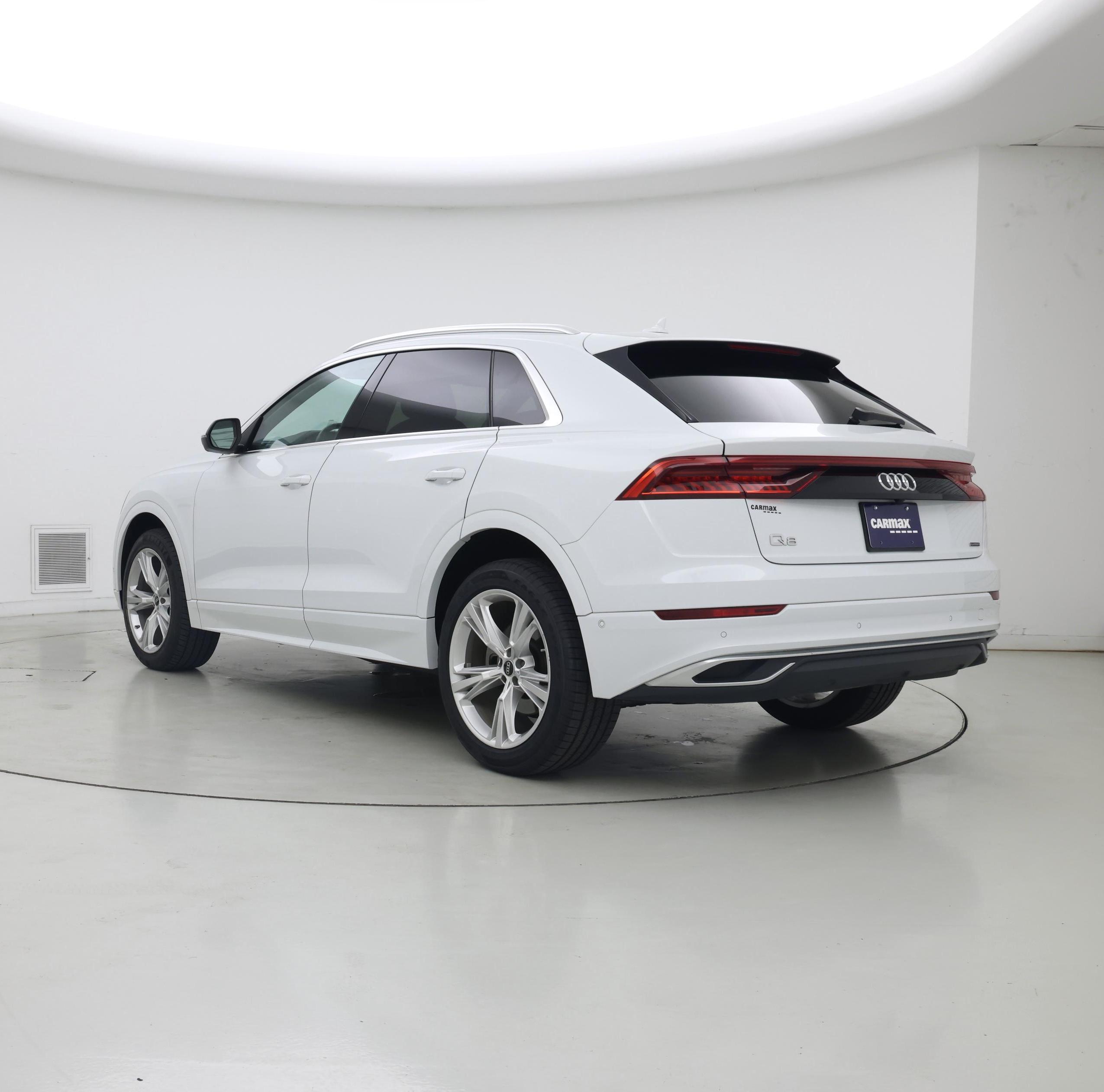 Thumbnail: 2023 Audi Q8 - 2