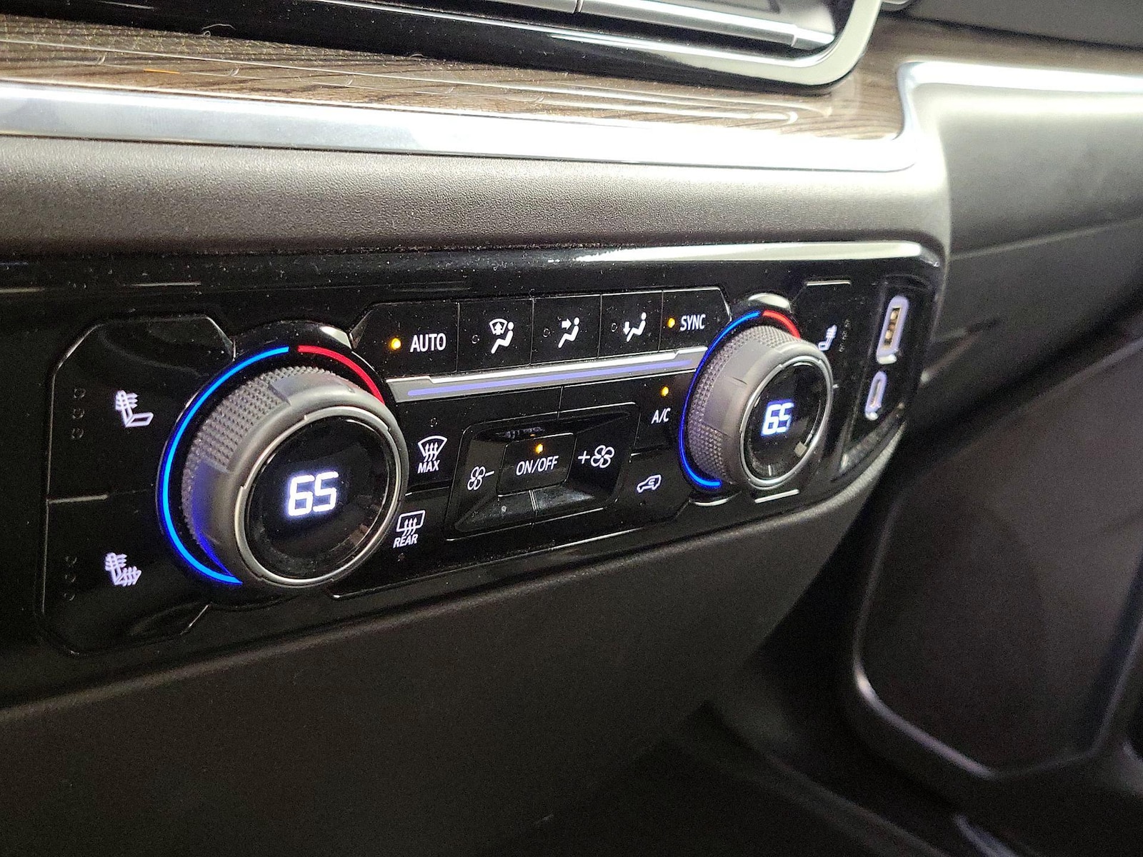 2022 Chevrolet Silverado 1500 LT - Photo 17