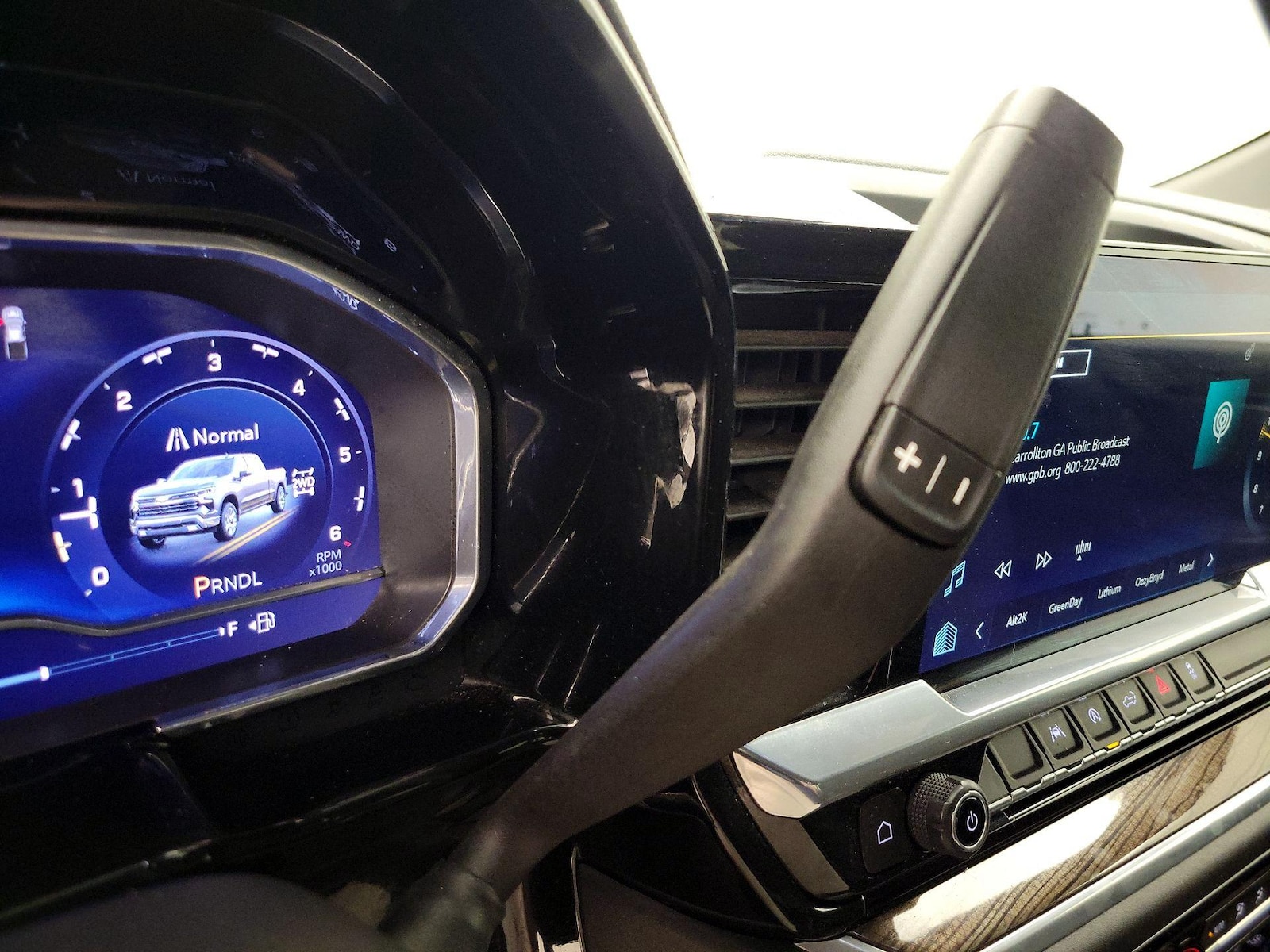 2022 Chevrolet Silverado 1500 LT - Photo 18