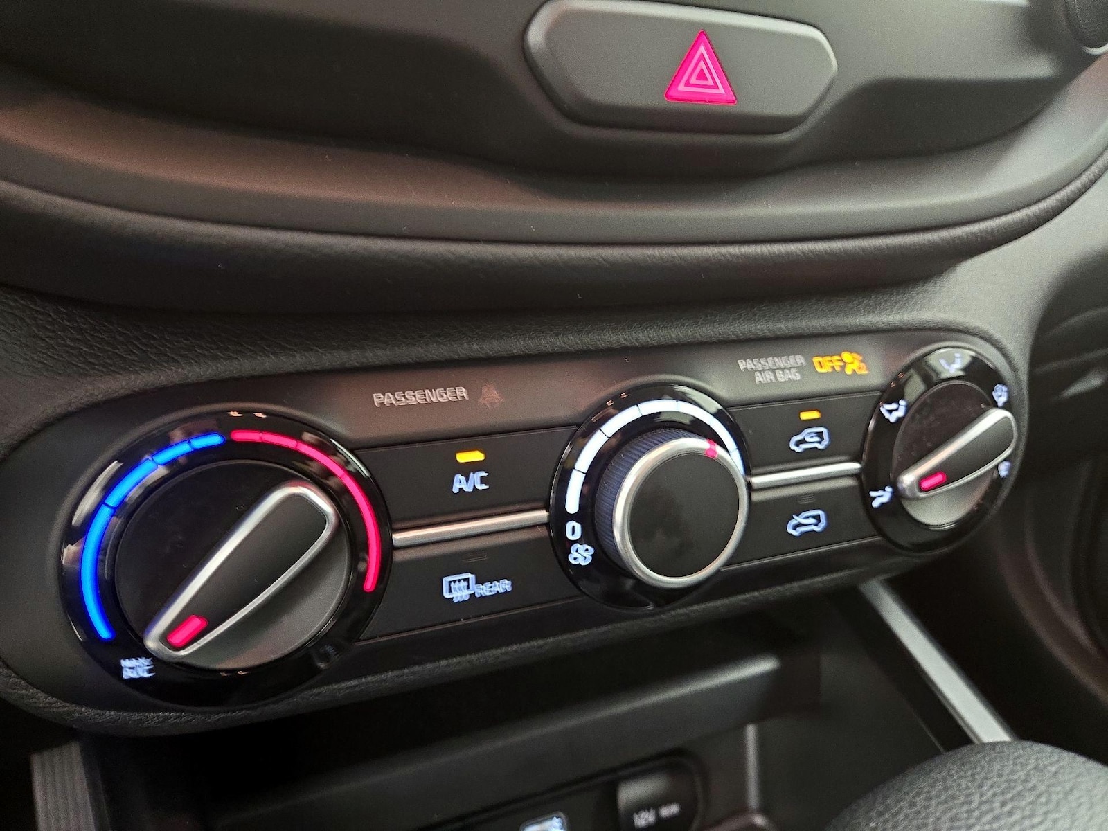 2025 Kia Soul LX - Photo 16