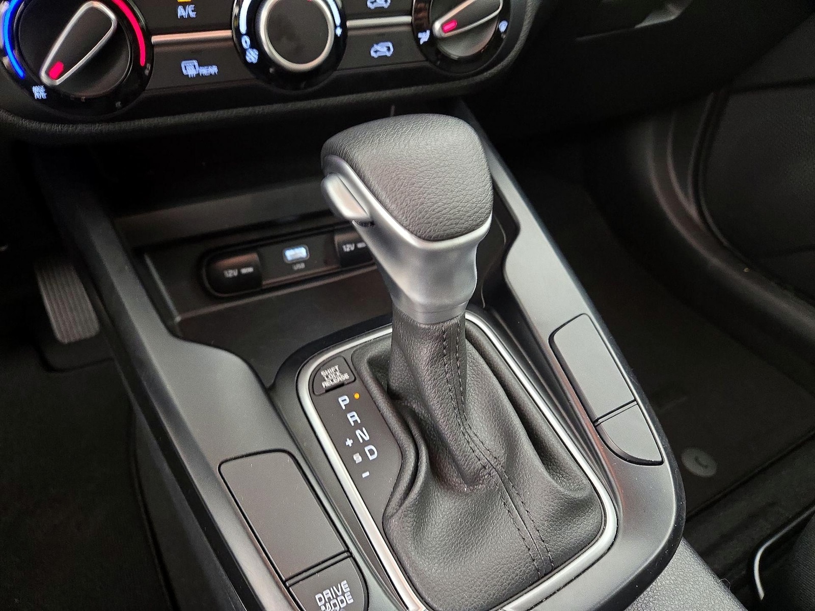 2025 Kia Soul LX - Photo 17