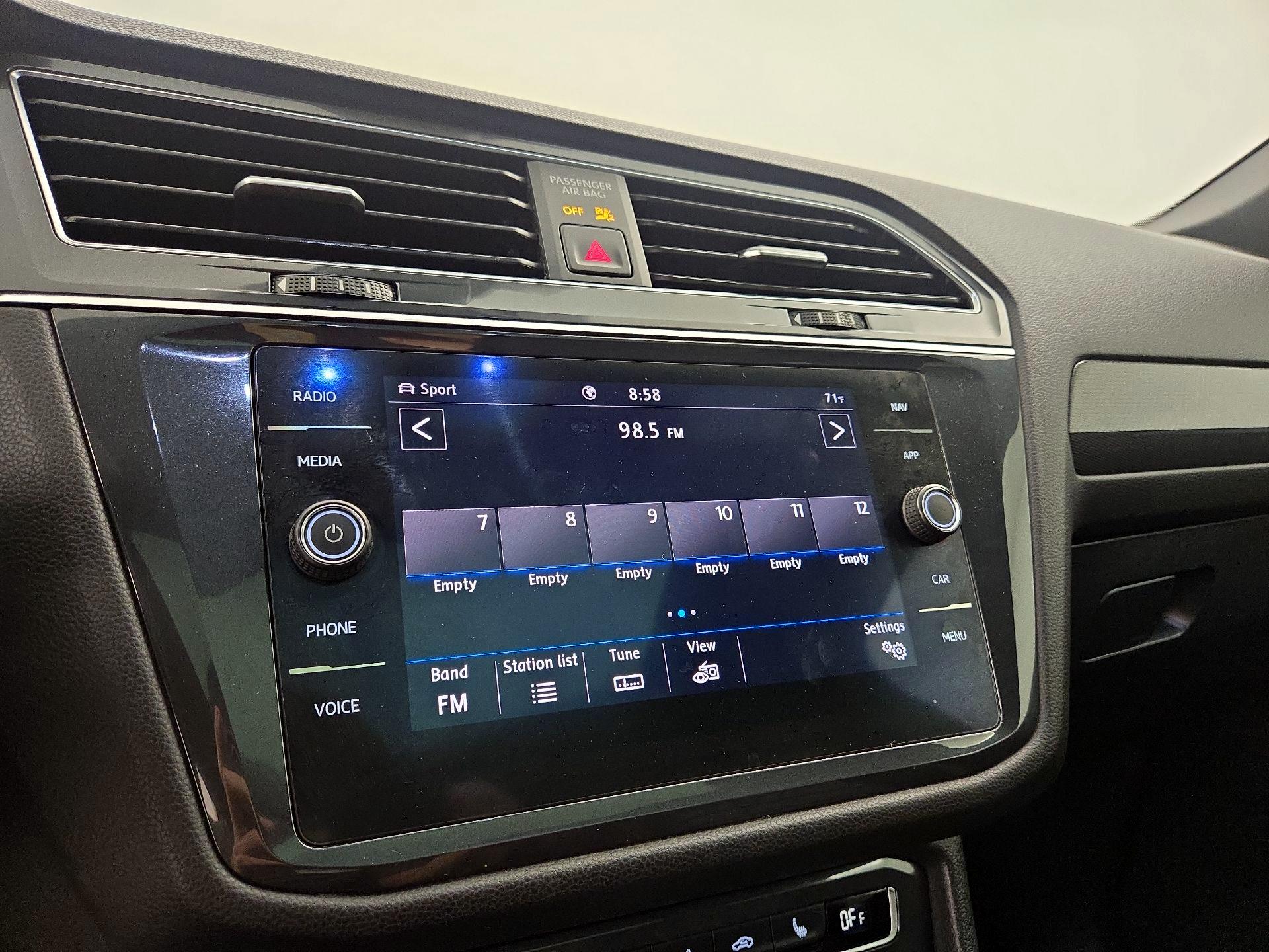Thumbnail: 2020 Volkswagen Tiguan - 16