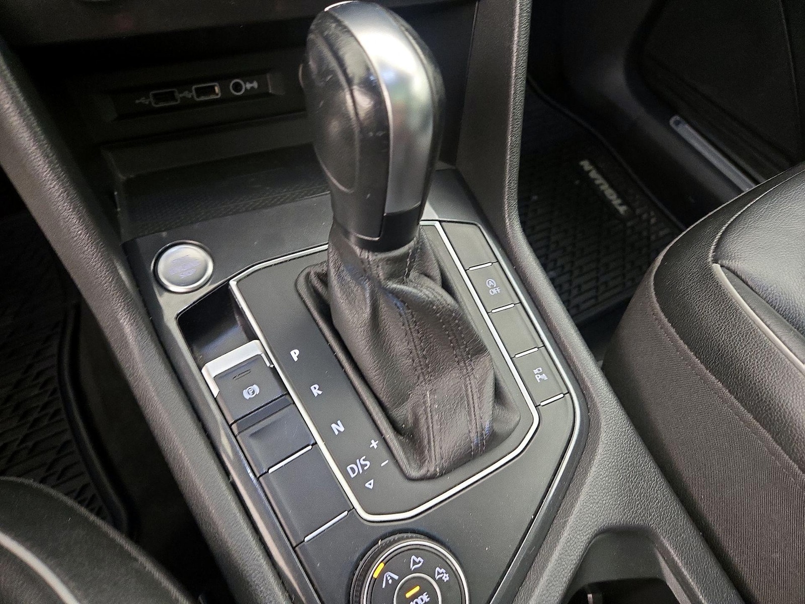 2020 Volkswagen Tiguan SEL Premium R-Line - Photo 19