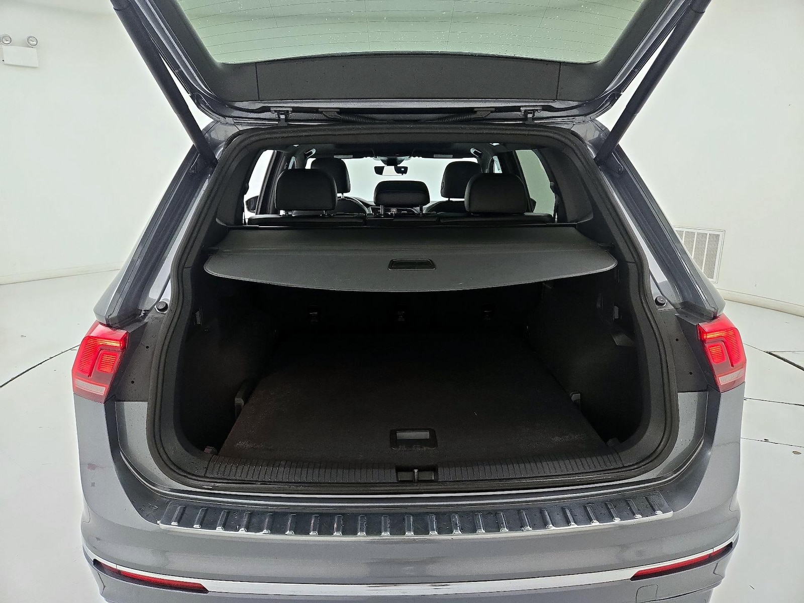 2020 Volkswagen Tiguan SEL Premium R-Line - Photo 23