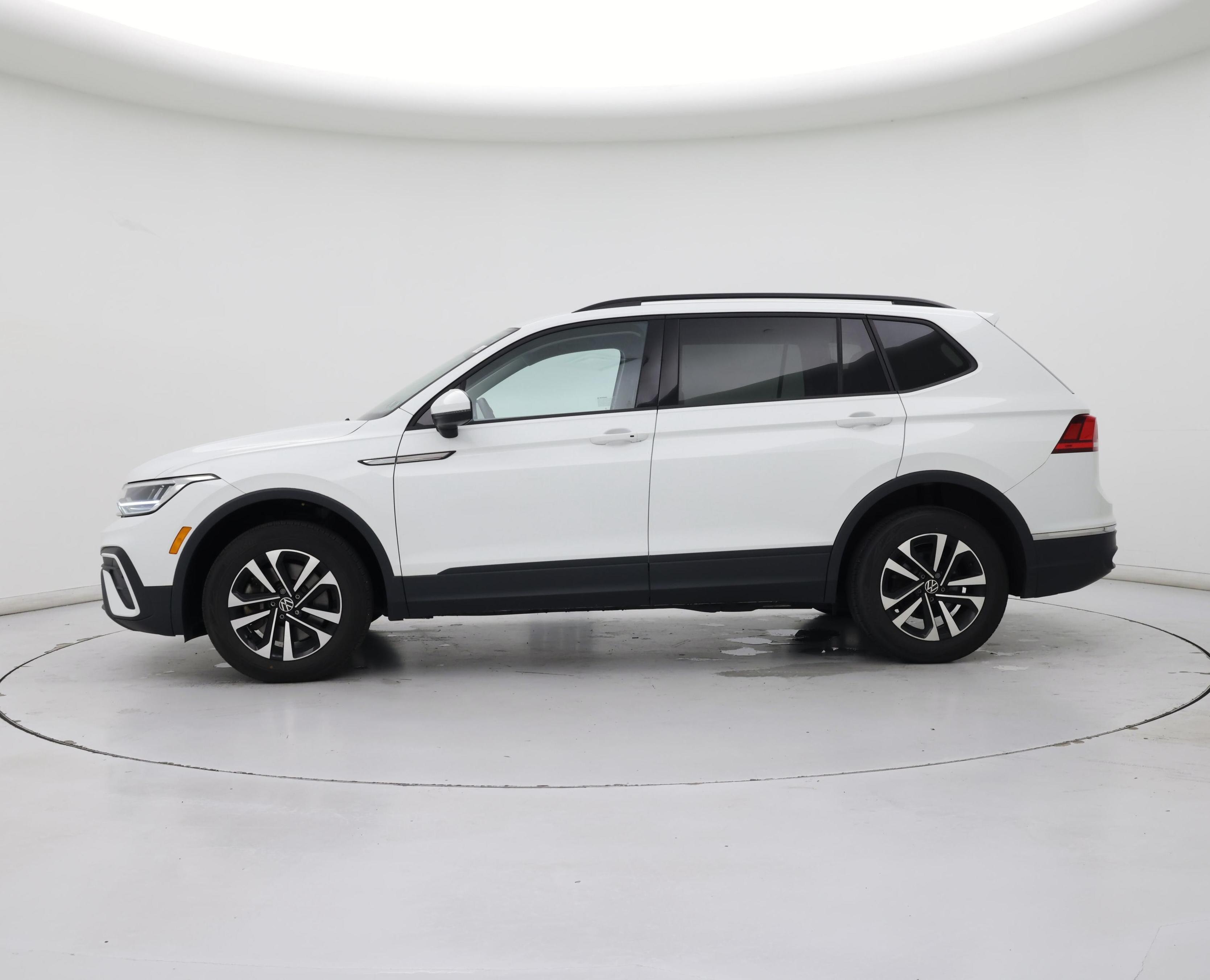 Thumbnail: 2023 Volkswagen Tiguan - 3