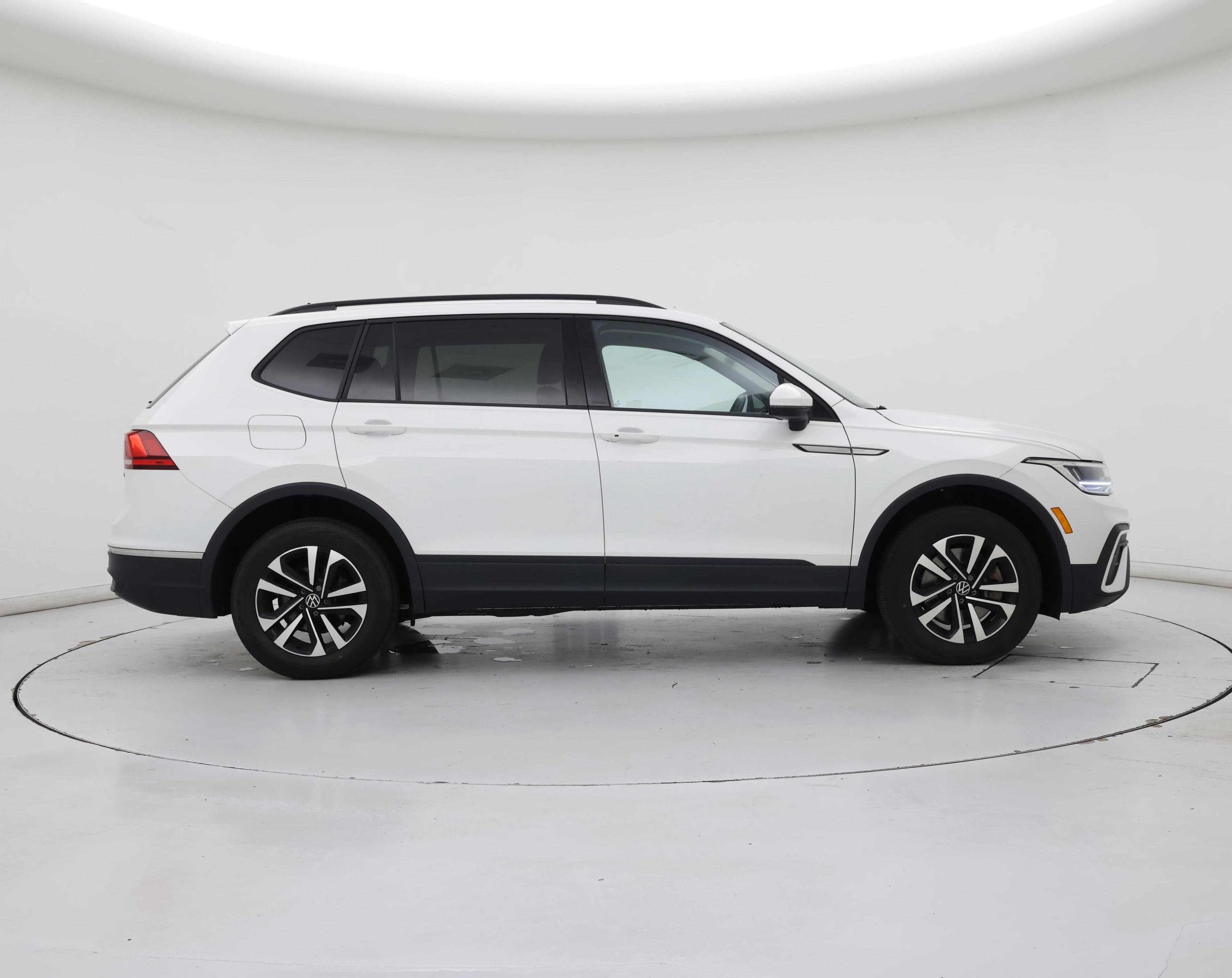 Thumbnail: 2023 Volkswagen Tiguan - 7
