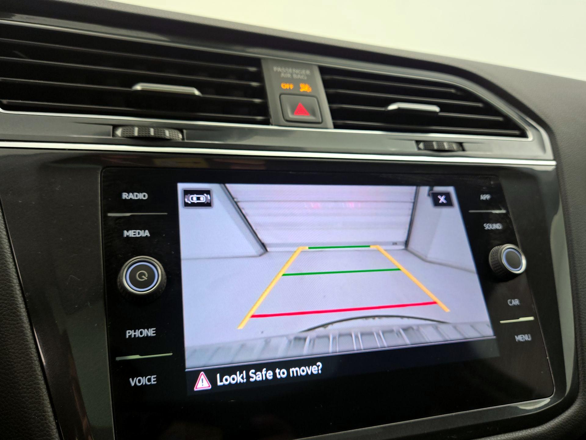 Thumbnail: 2022 Volkswagen Tiguan - 14
