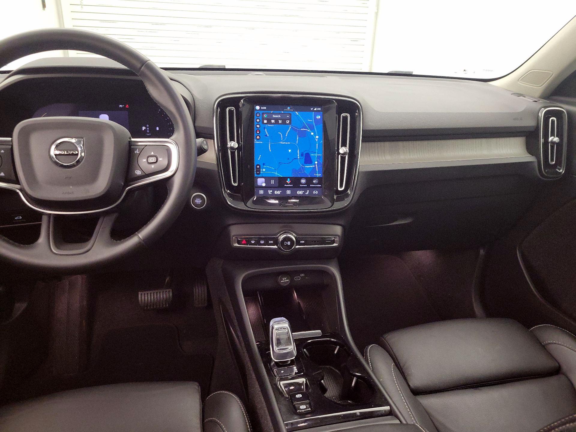 Thumbnail: 2023 Volvo XC40 - 9