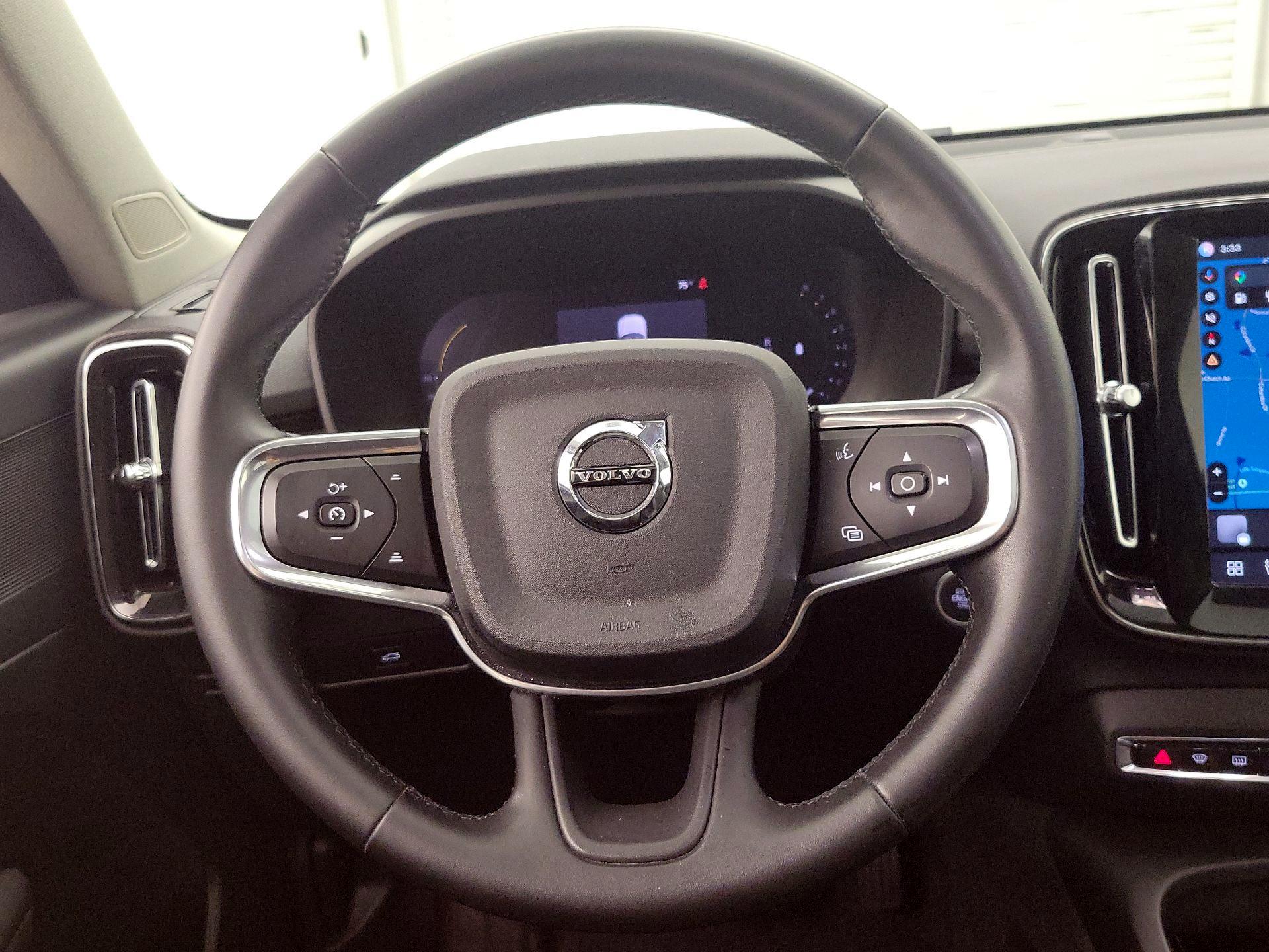 Thumbnail: 2023 Volvo XC40 - 10