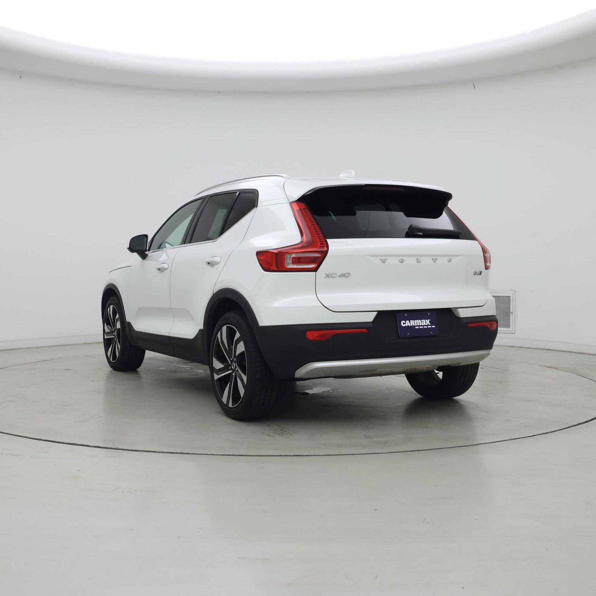 Thumbnail: 2023 Volvo XC40 - 2