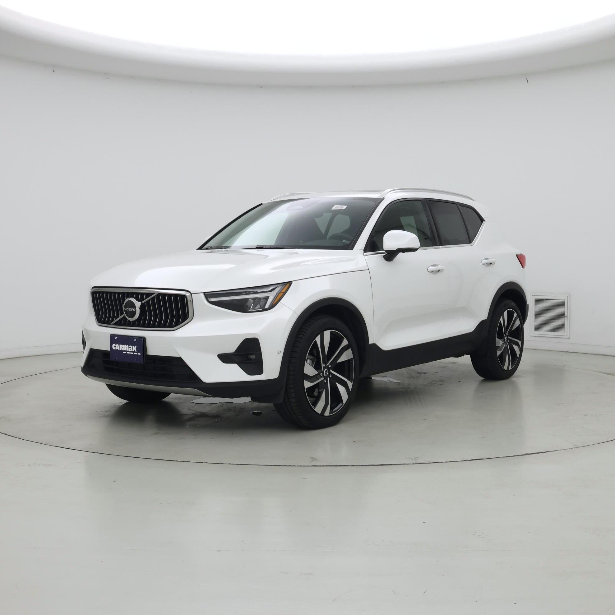 Thumbnail: 2023 Volvo XC40 - 4
