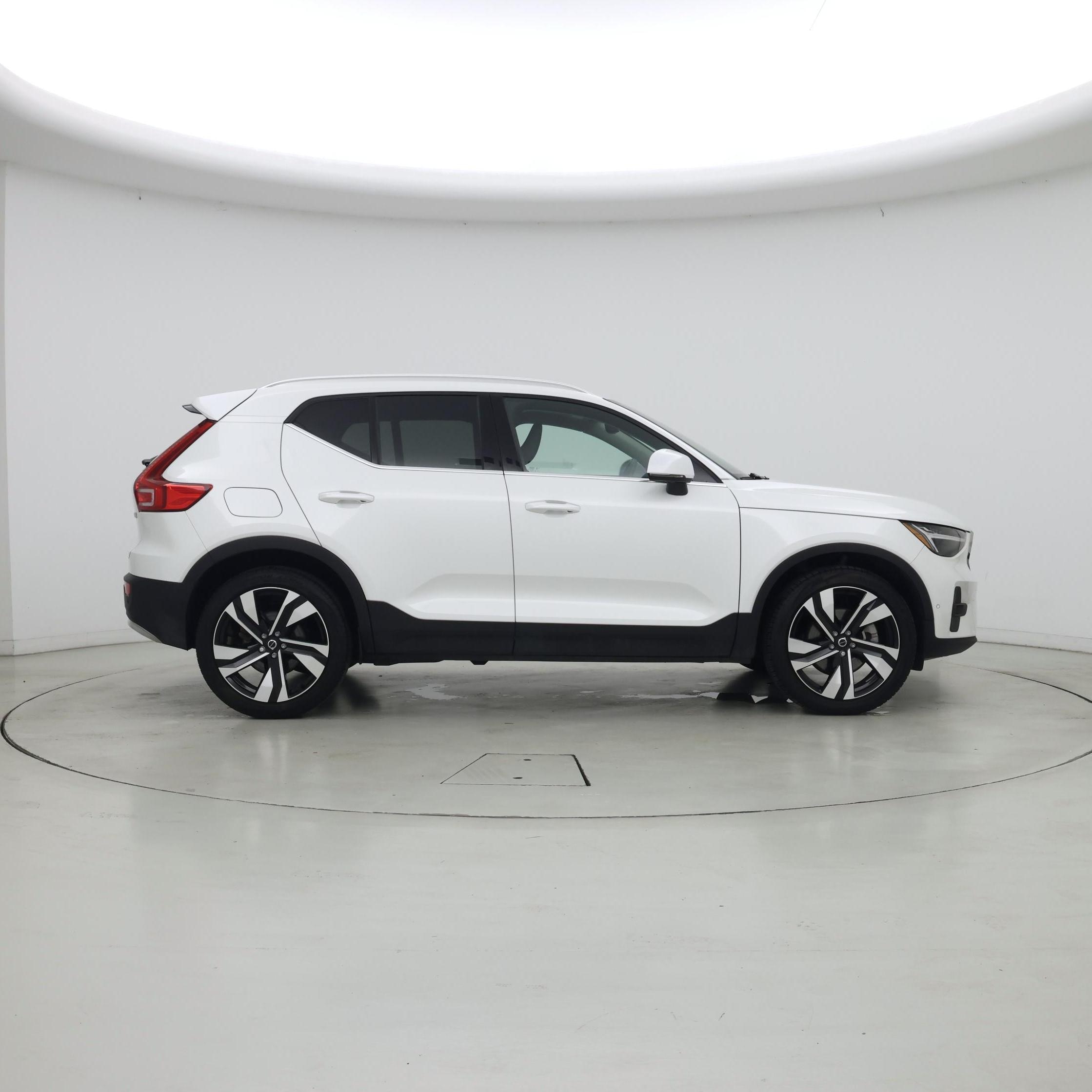Thumbnail: 2023 Volvo XC40 - 7