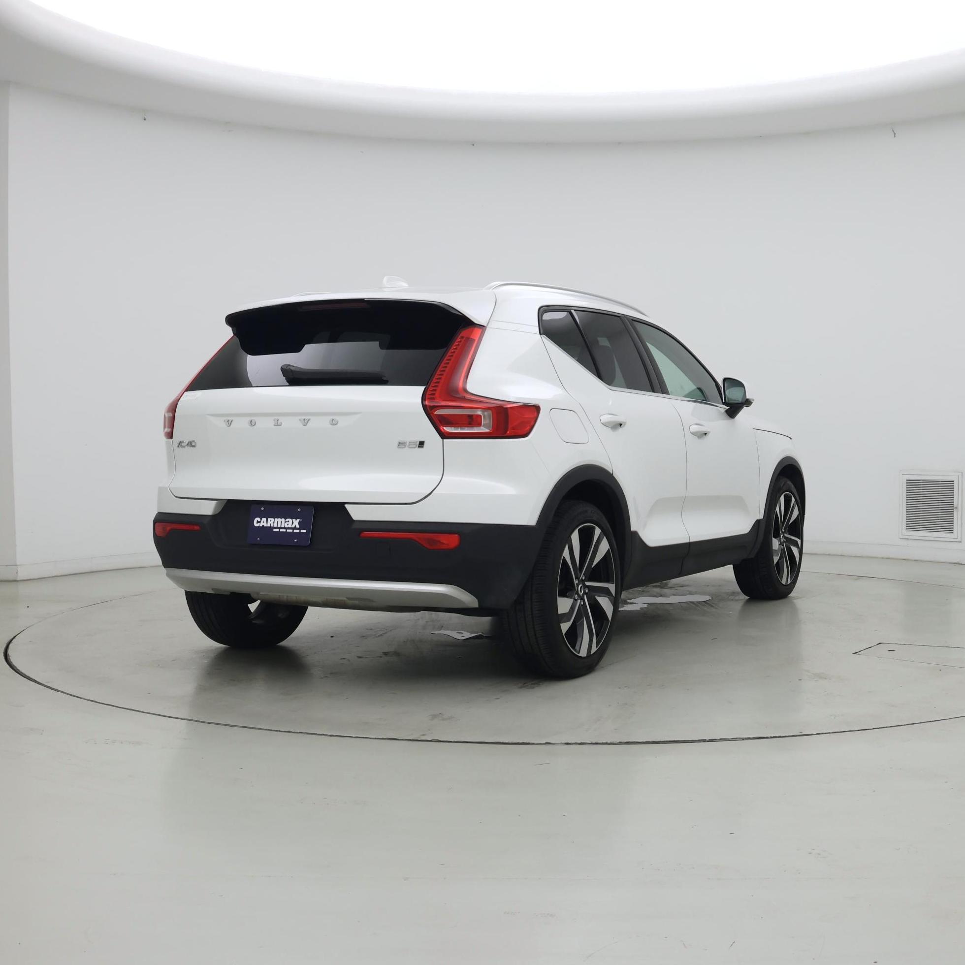 Thumbnail: 2023 Volvo XC40 - 8