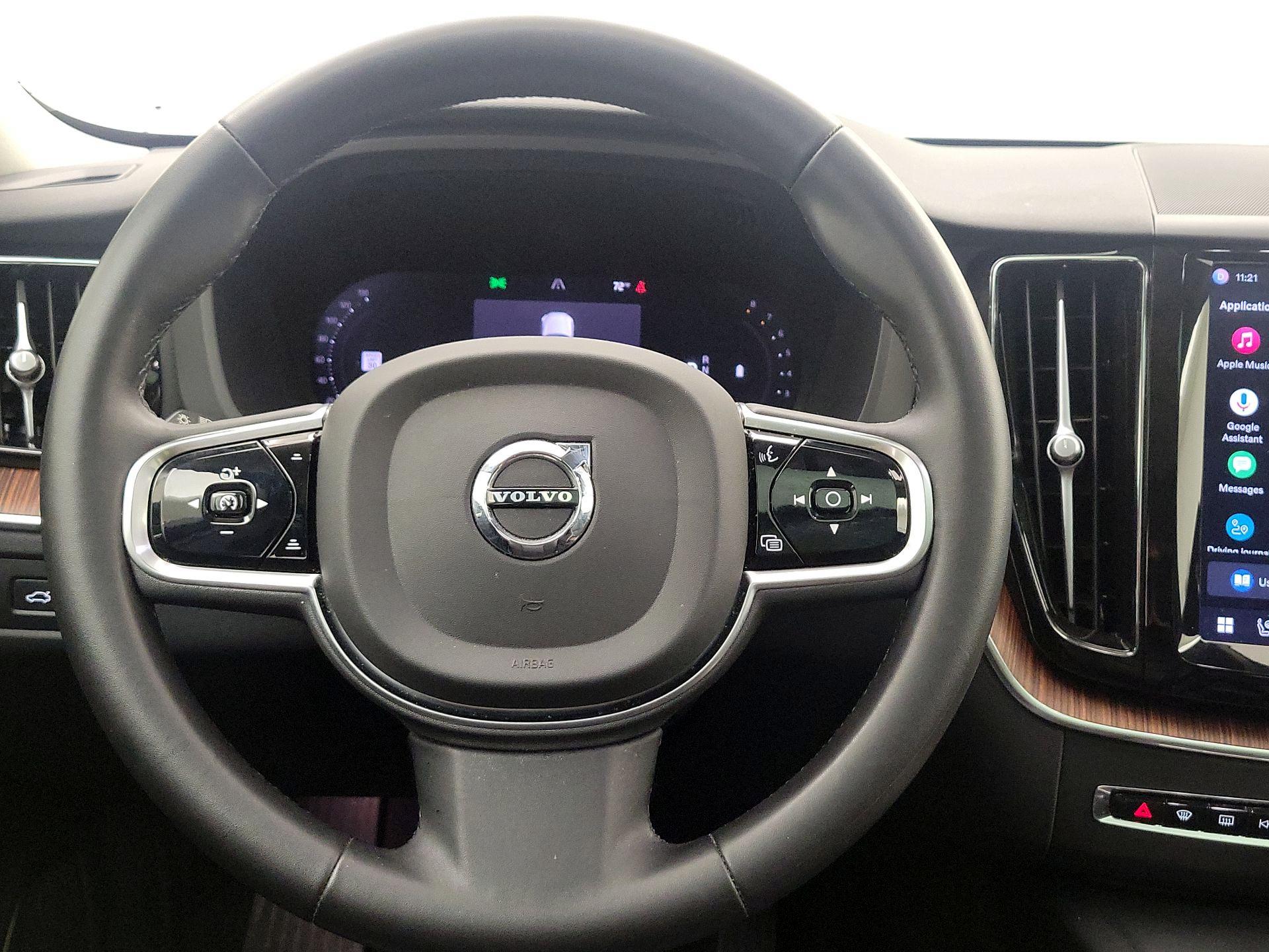 Thumbnail: 2023 Volvo XC60 - 10
