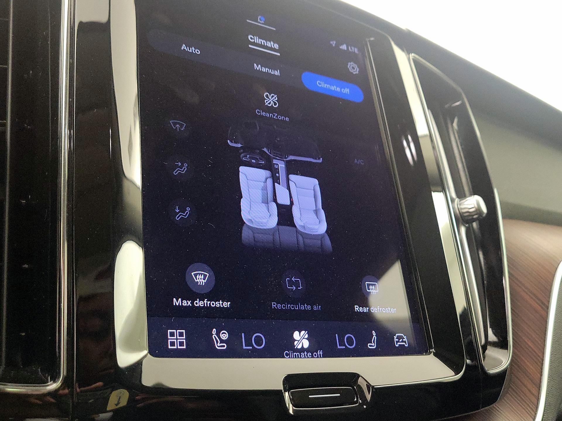 Thumbnail: 2023 Volvo XC60 - 16