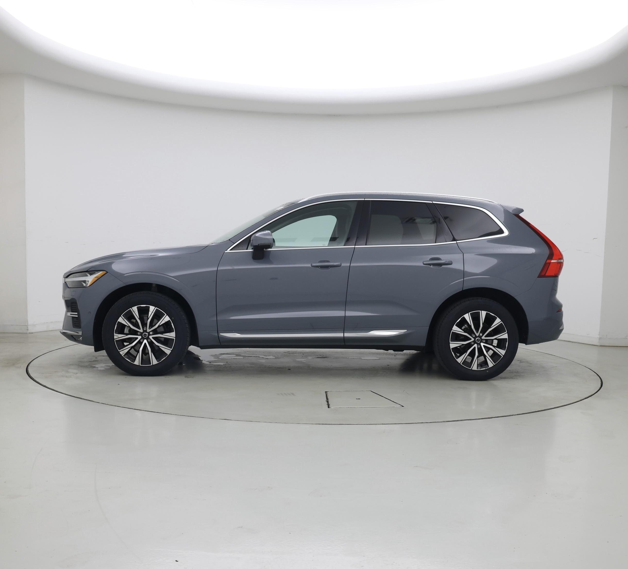 Thumbnail: 2023 Volvo XC60 - 3
