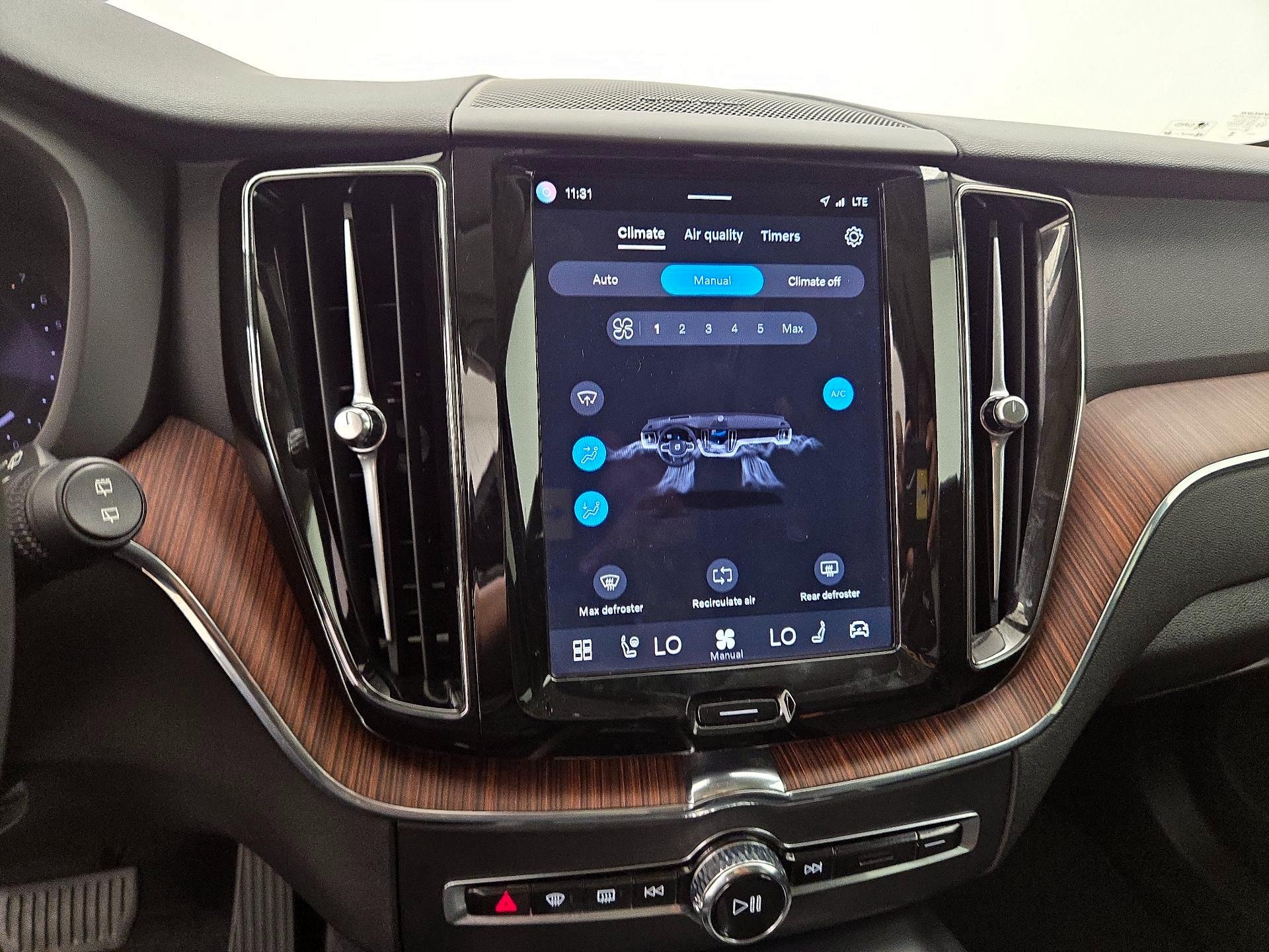 Thumbnail: 2024 Volvo XC60 - 16