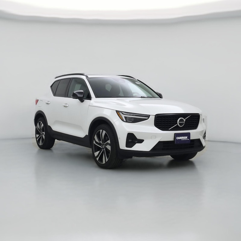 2023 Volvo XC40 B5 Ultimate Dark Theme