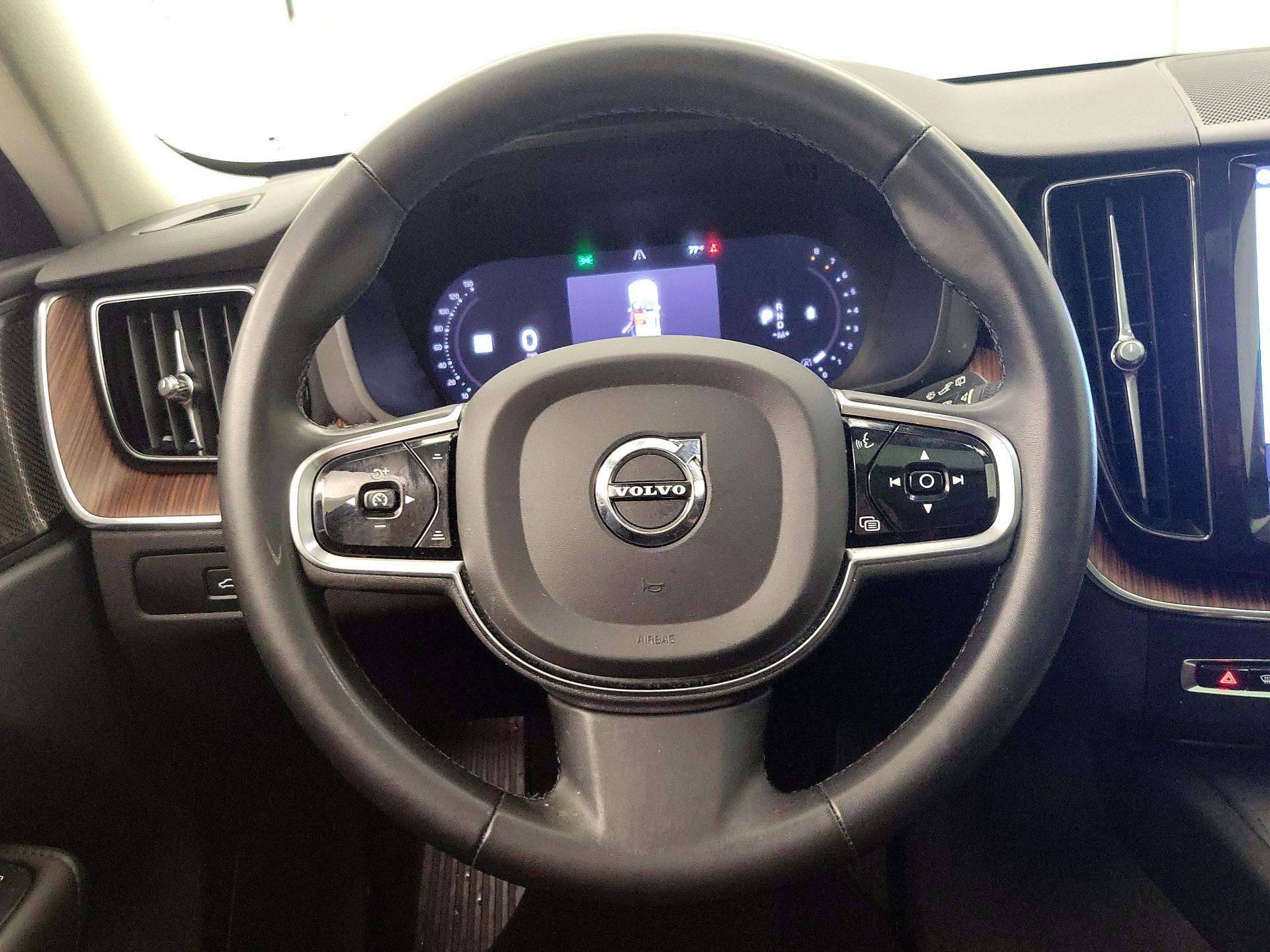 Thumbnail: 2023 Volvo XC60 - 10