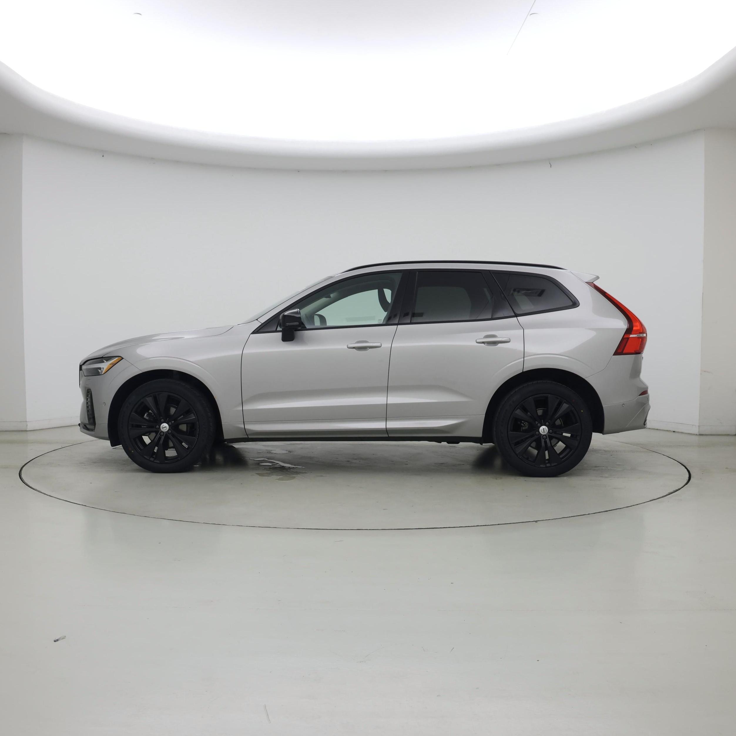 Thumbnail: 2023 Volvo XC60 - 3