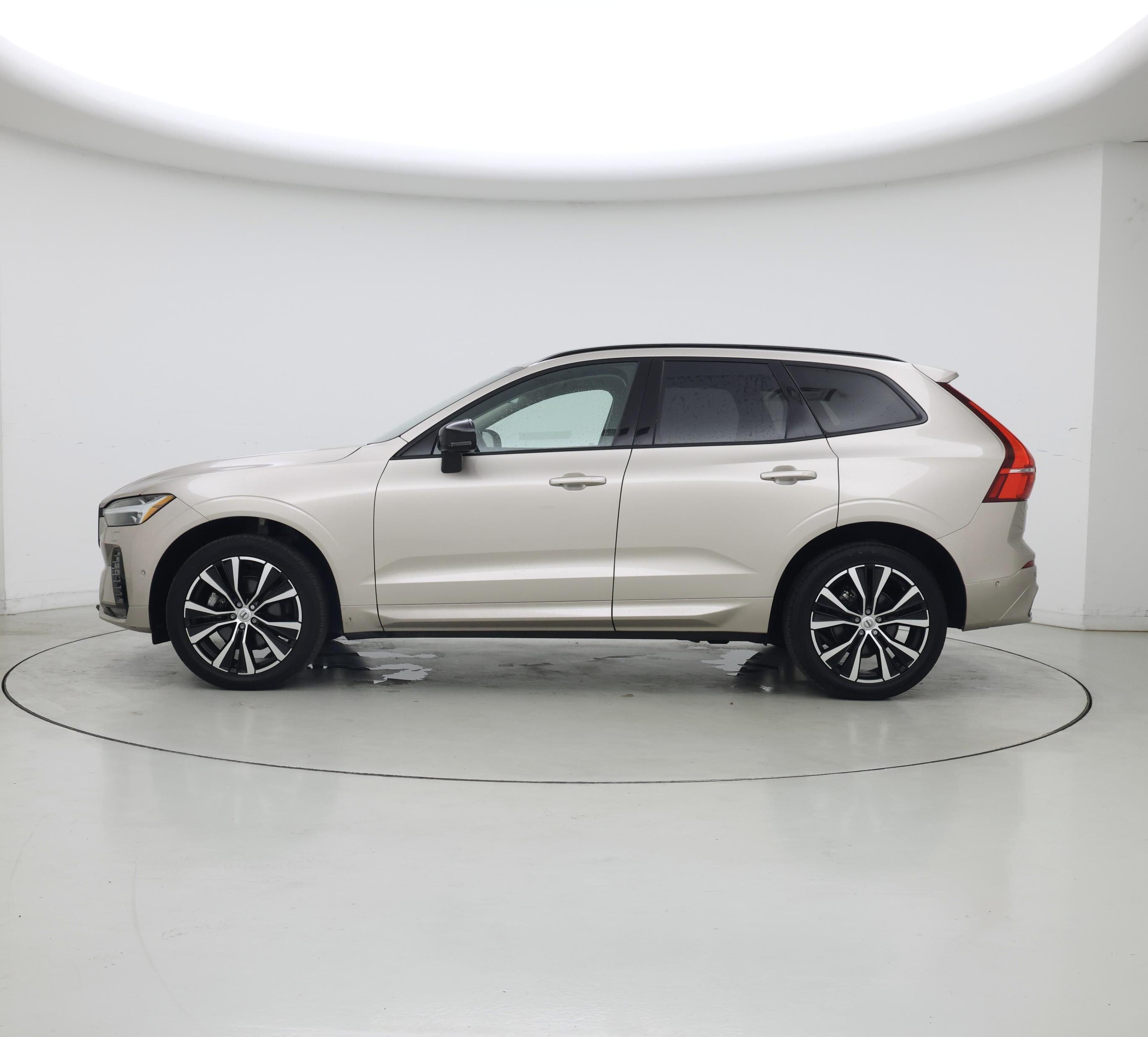 Thumbnail: 2025 Volvo XC60 - 3