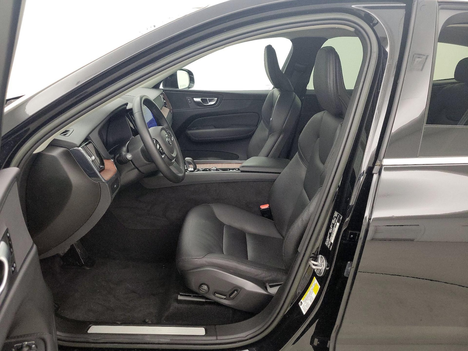 2023 Volvo XC60 Plus - Photo 12