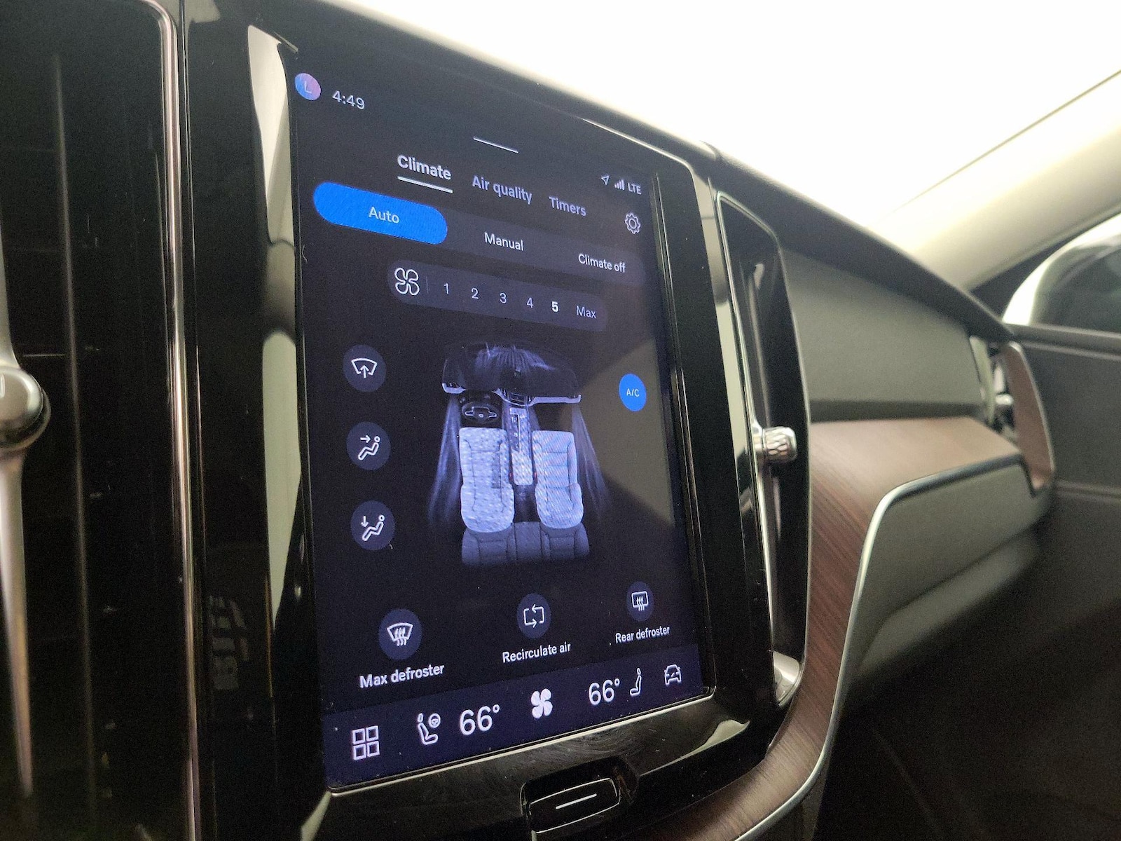 2023 Volvo XC60 Plus - Photo 18