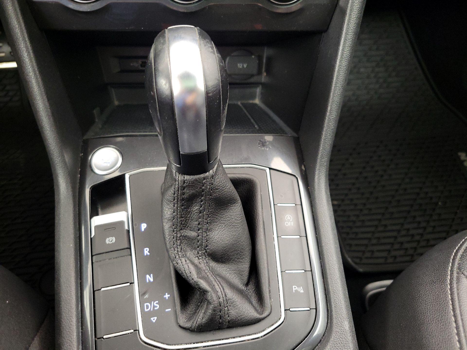 Thumbnail: 2020 Volkswagen Tiguan - 17