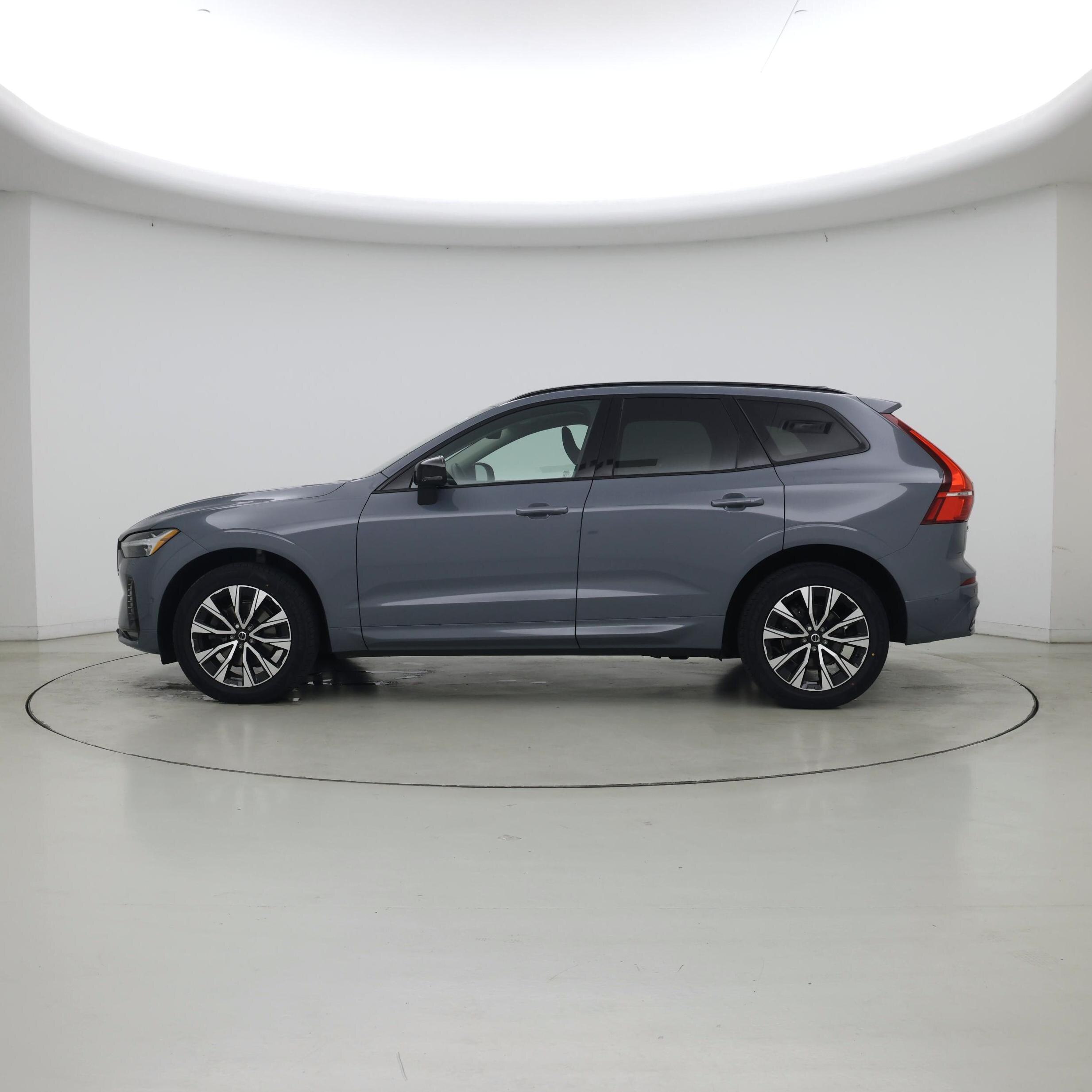 Thumbnail: 2023 Volvo XC60 - 3