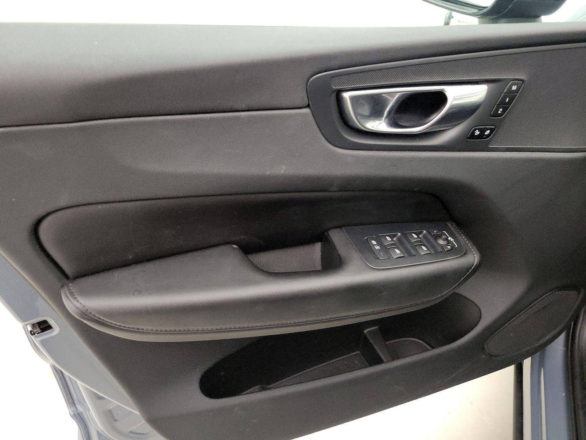 Thumbnail: 2023 Volvo XC60 - 12