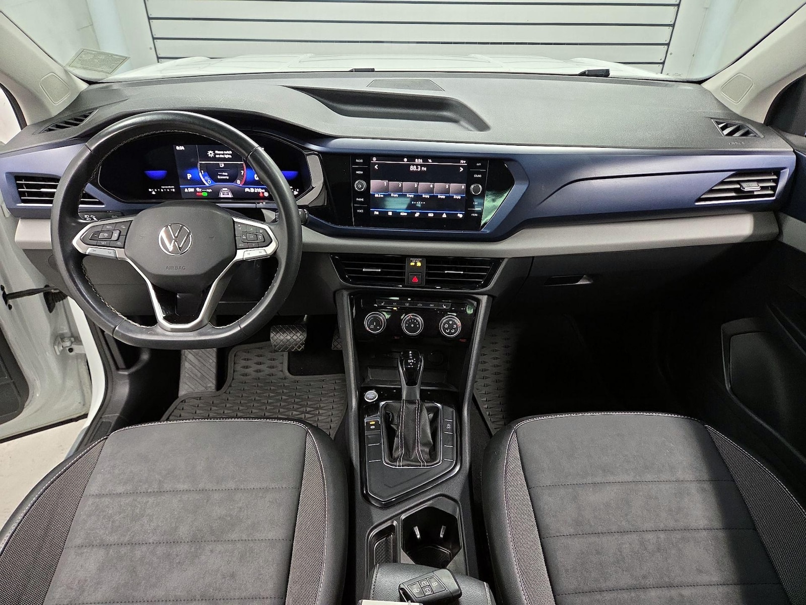 2023 Volkswagen Taos SE - Photo 10